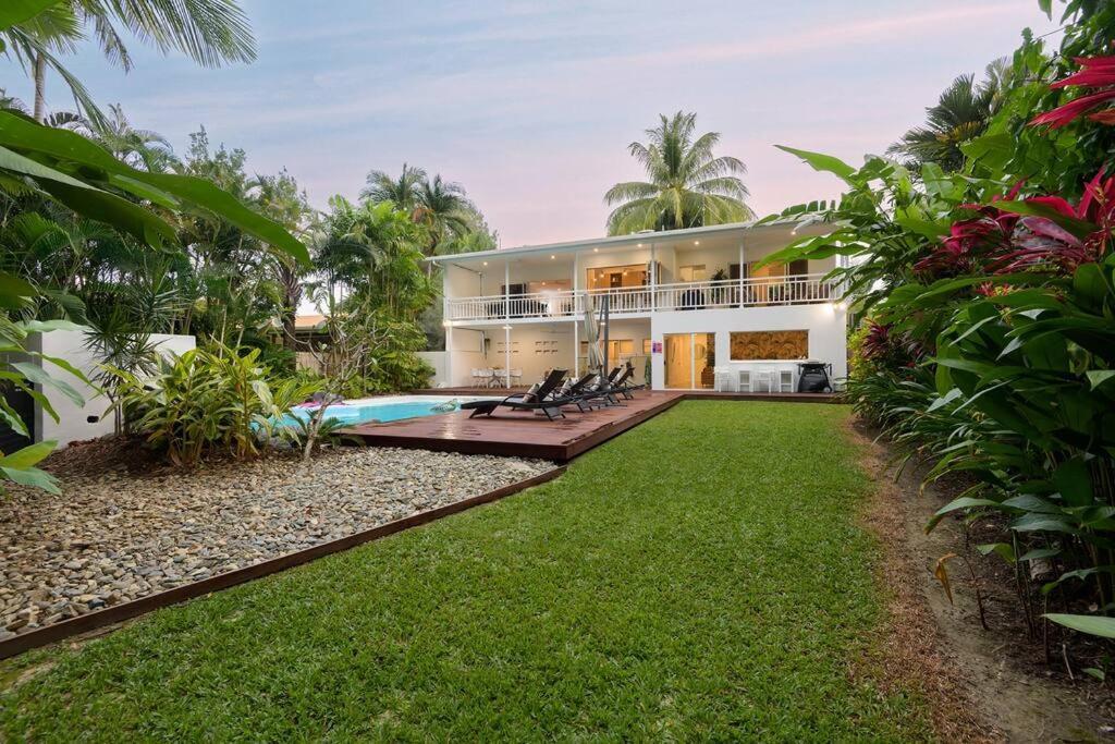 Paradise Palms - *