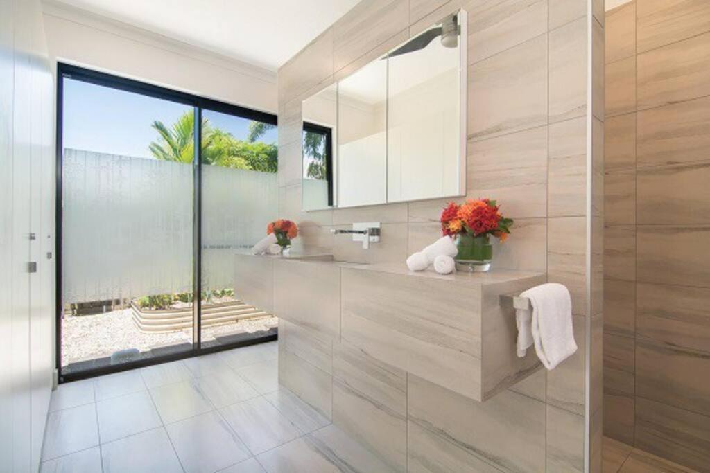 Holiday home Tranquility By The - Luxury Port Douglas
