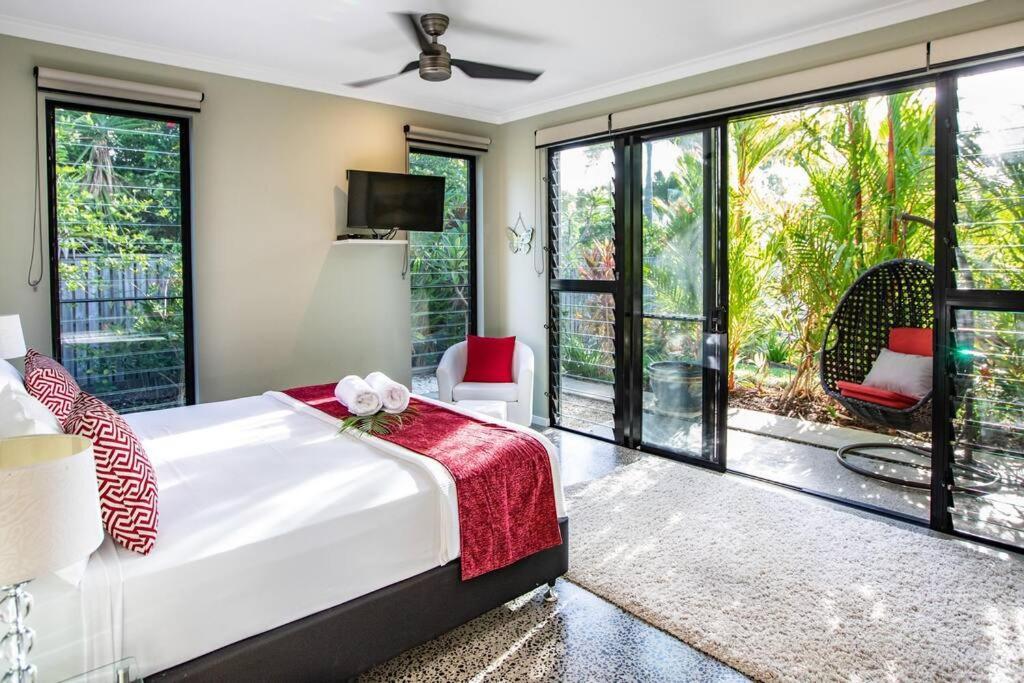 Tranquility By The - Luxury Holiday home Port Douglas