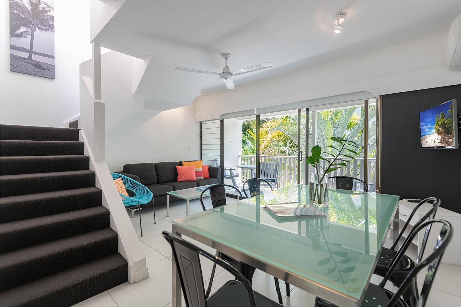 Apartment Unit 15 @ Tropical Reef: 2 Mins To Four Mile *