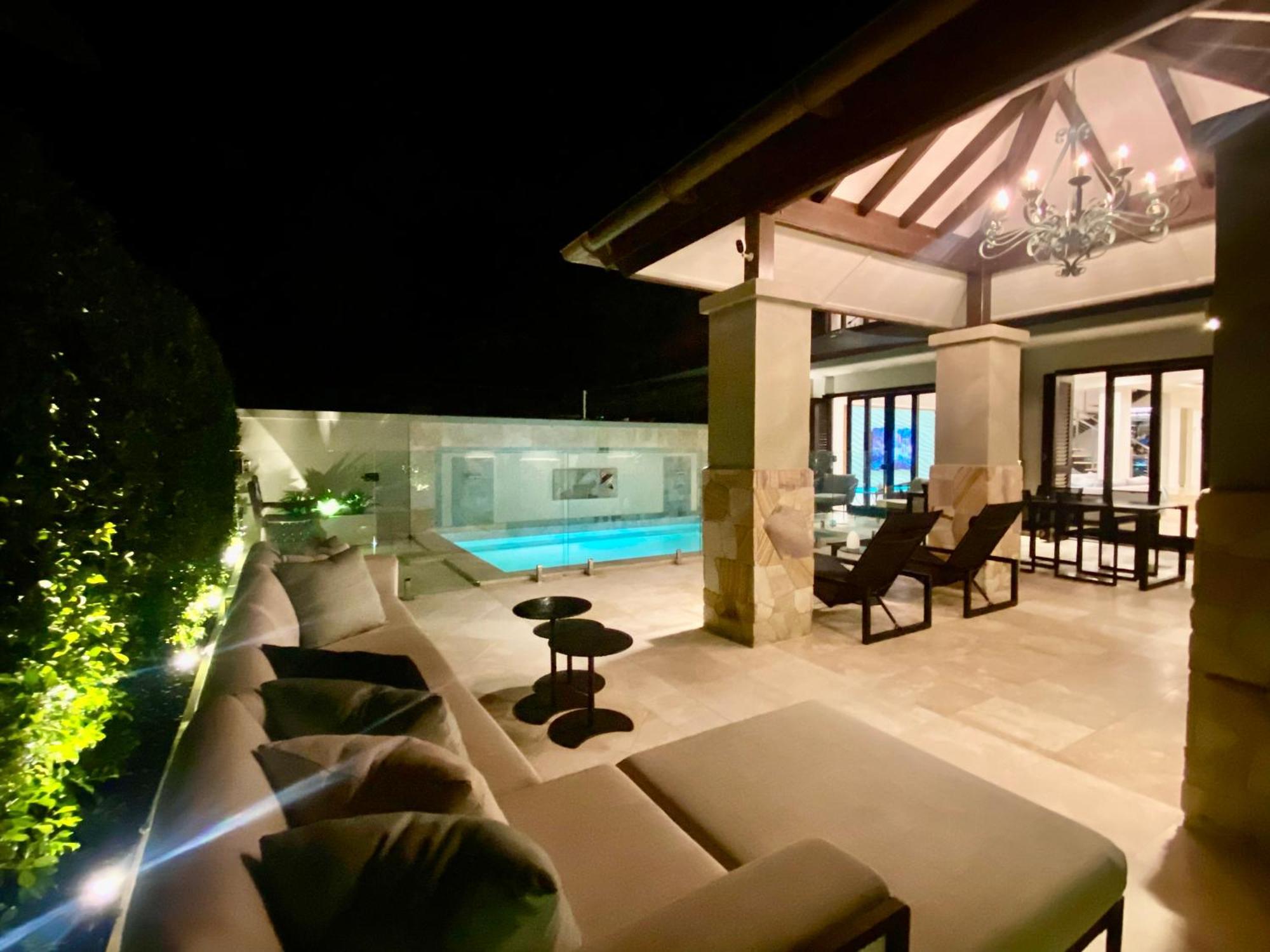 Villa Aqua Beachfront Port Douglas