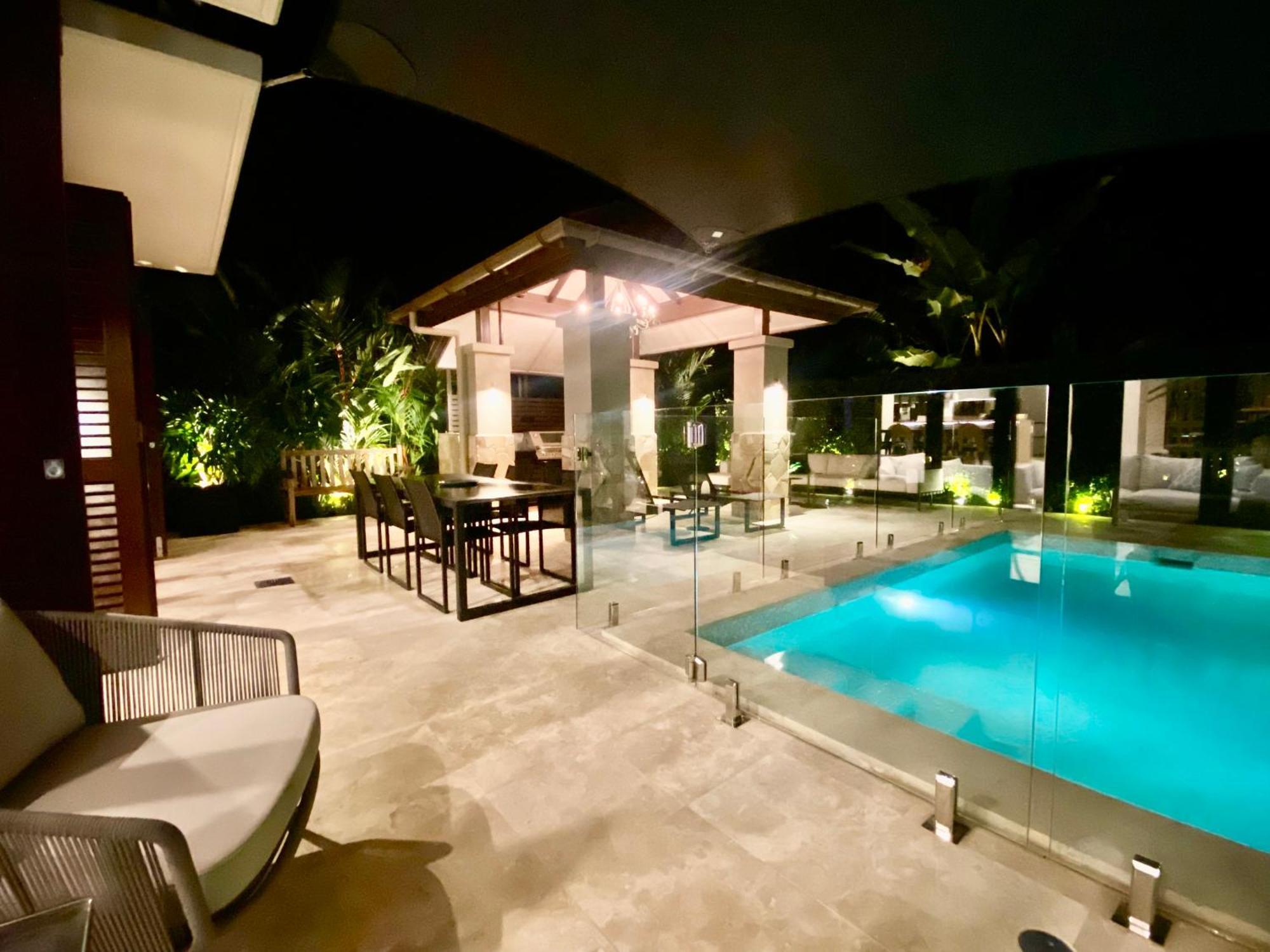 Aqua Beachfront Villa *