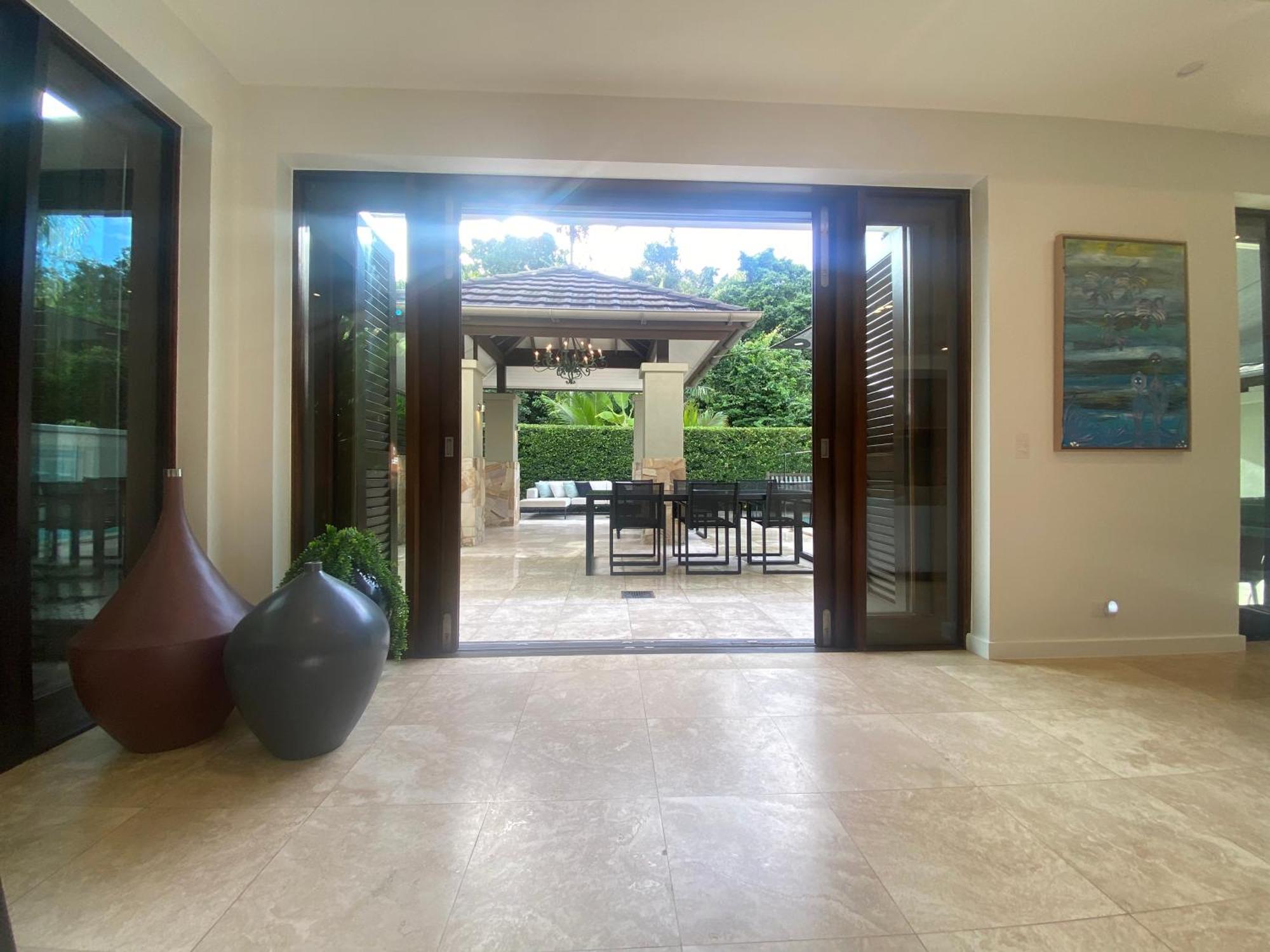 Aqua Beachfront Villa Port Douglas