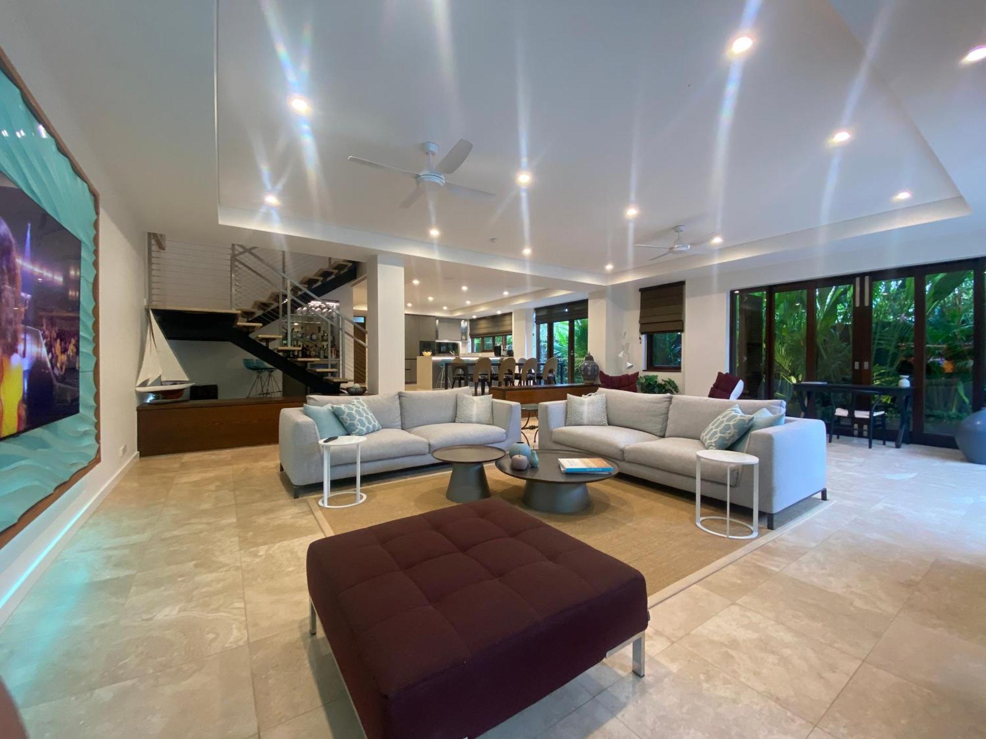 Villa Aqua Beachfront Port Douglas