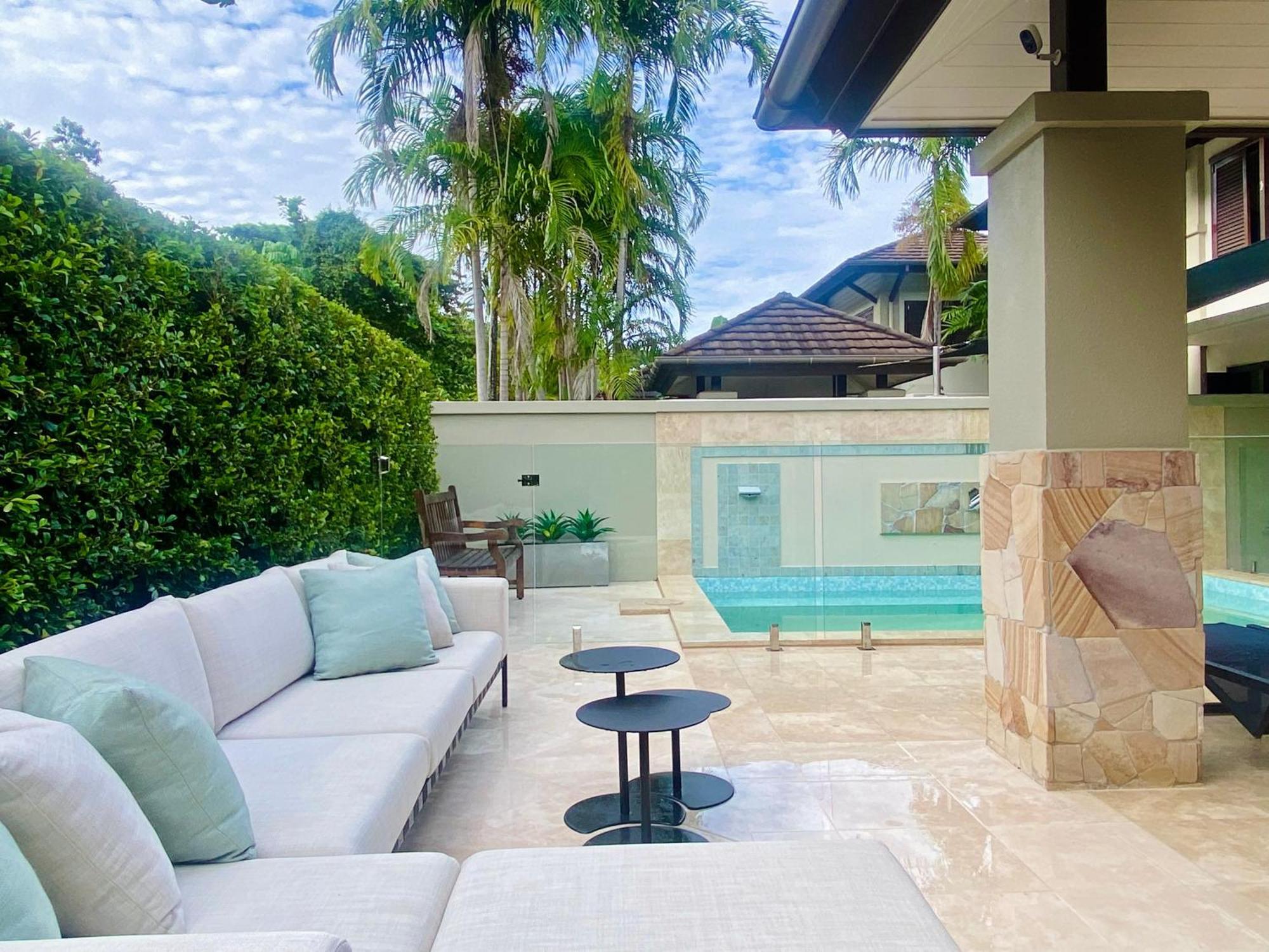 Aqua Beachfront Villa Port Douglas