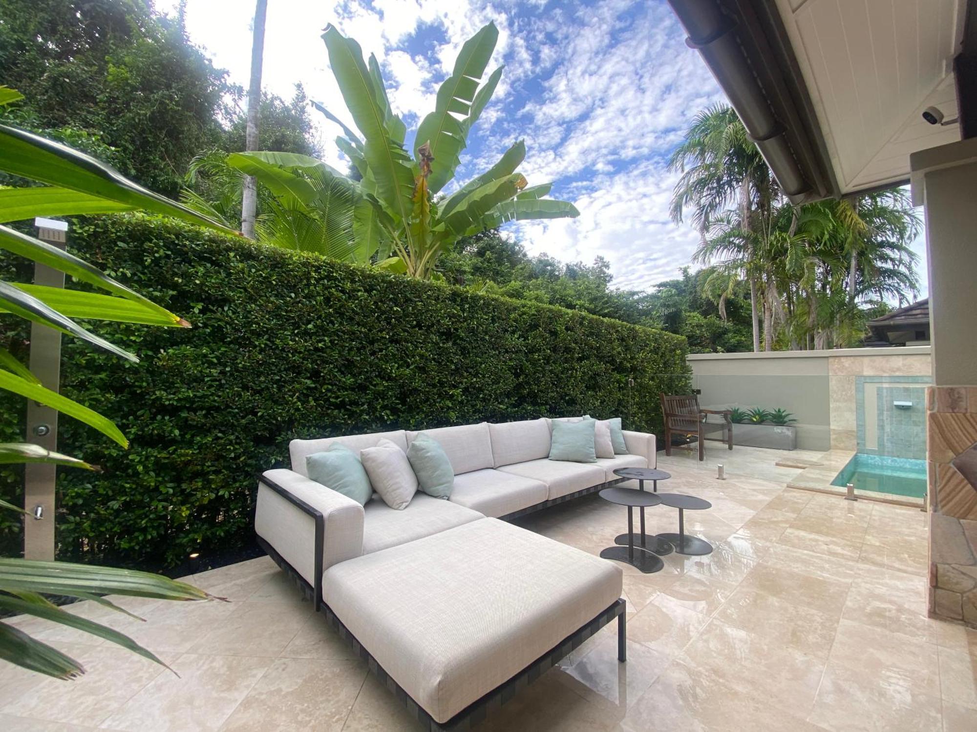 Aqua Beachfront Villa *