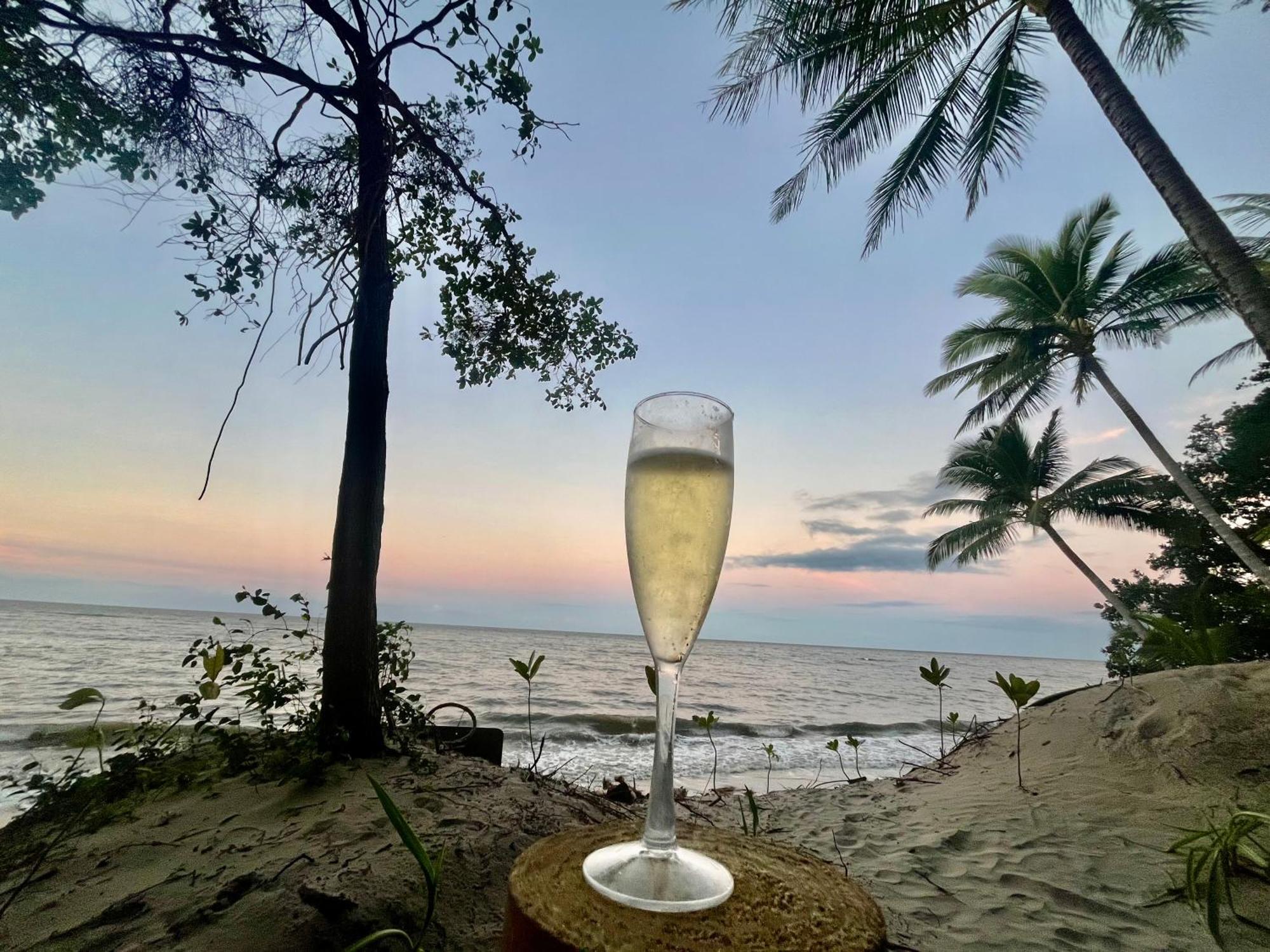 Aqua Beachfront Port Douglas