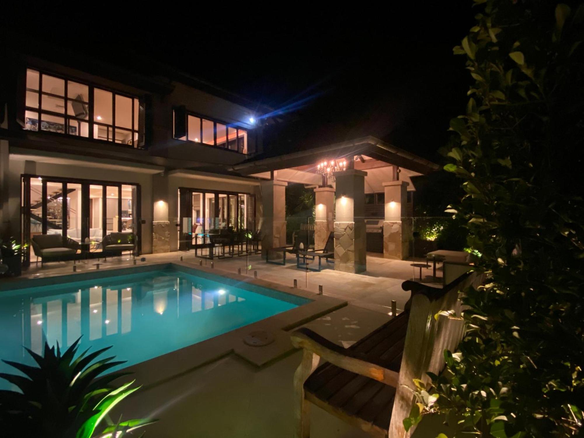 Villa Aqua Beachfront *