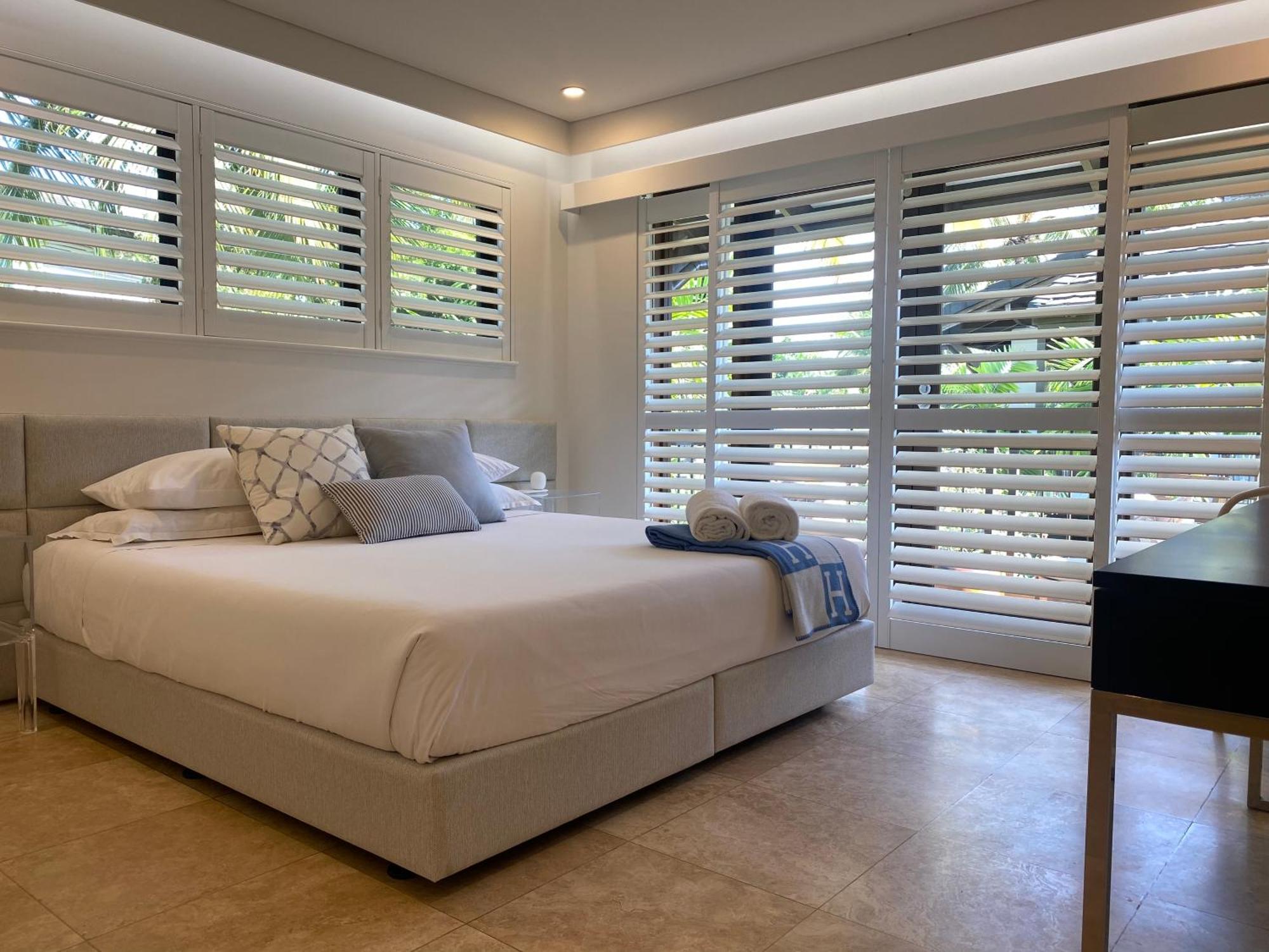 Aqua Beachfront Villa Port Douglas