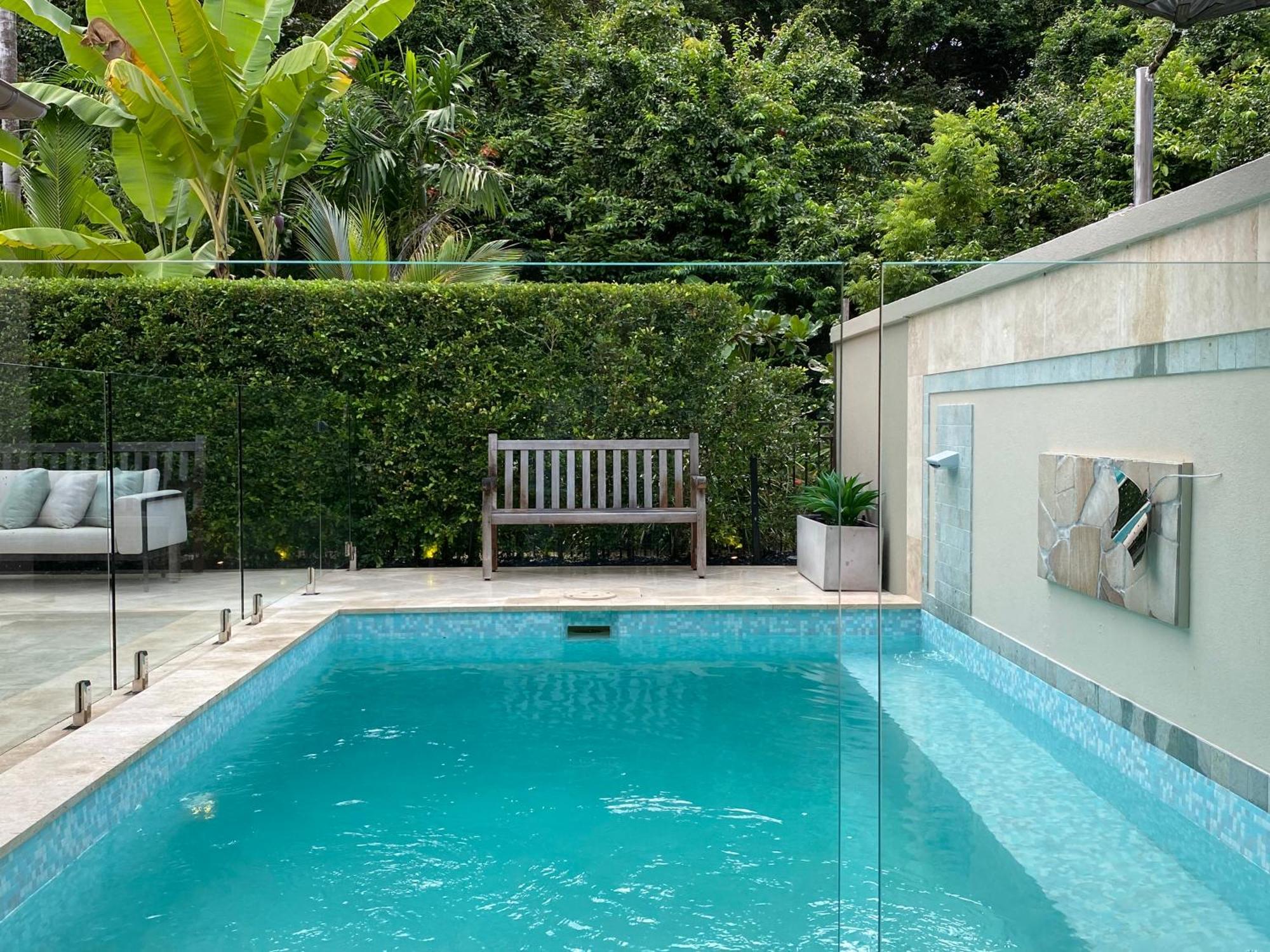 Aqua Beachfront Villa Port Douglas