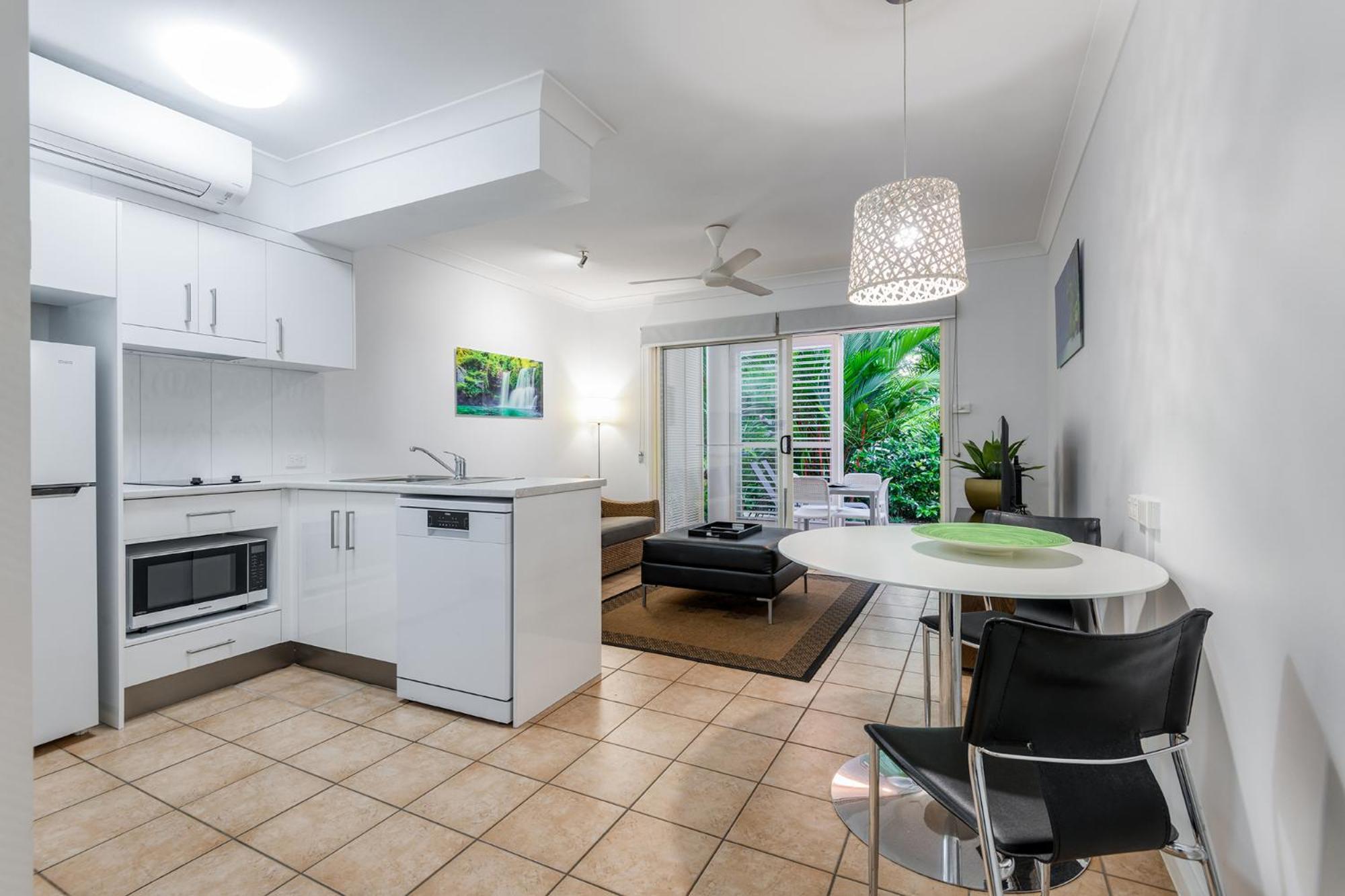 - Adults Only Oasis 4* Port Douglas
