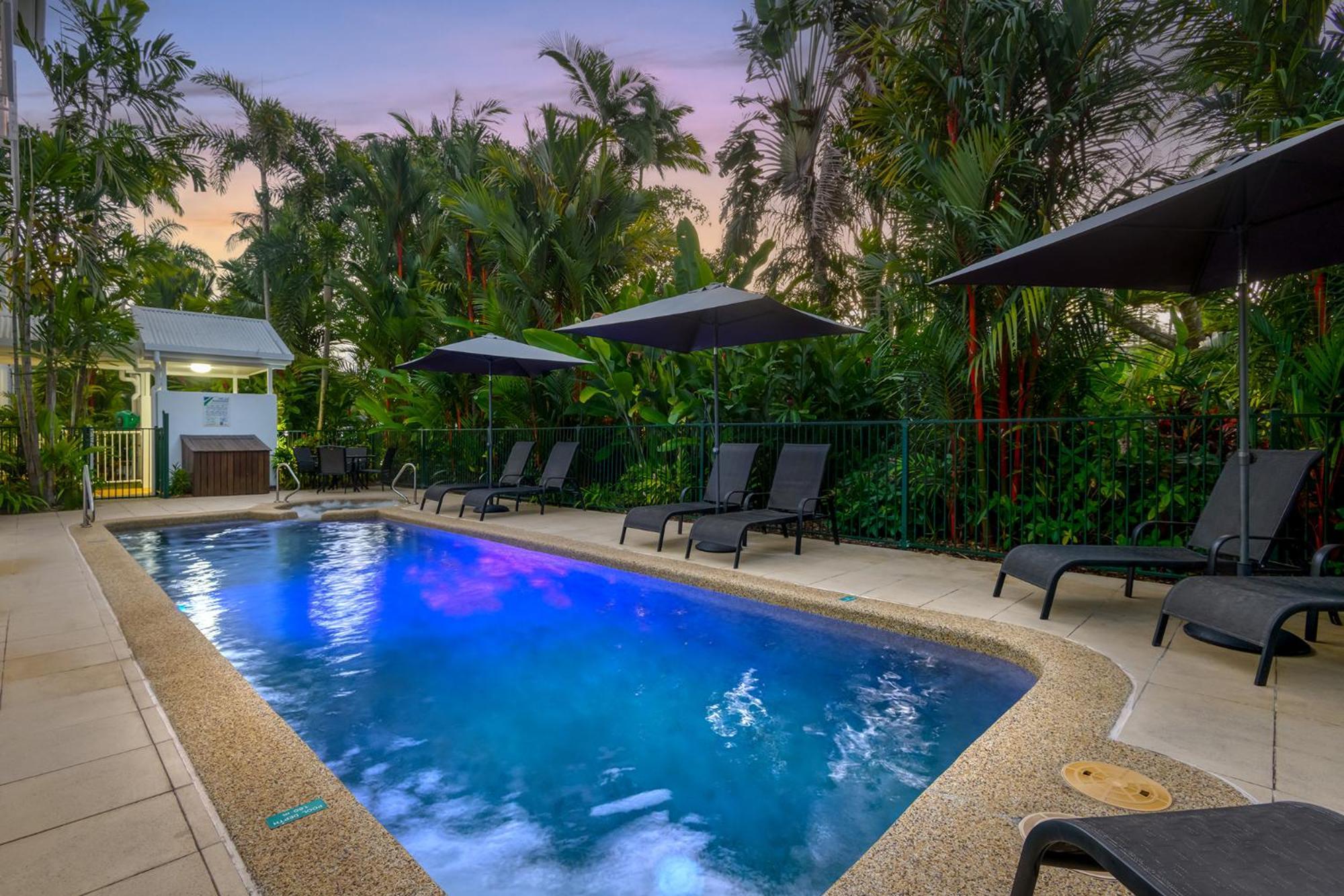 - Adults Only Oasis Aparthotel Port Douglas