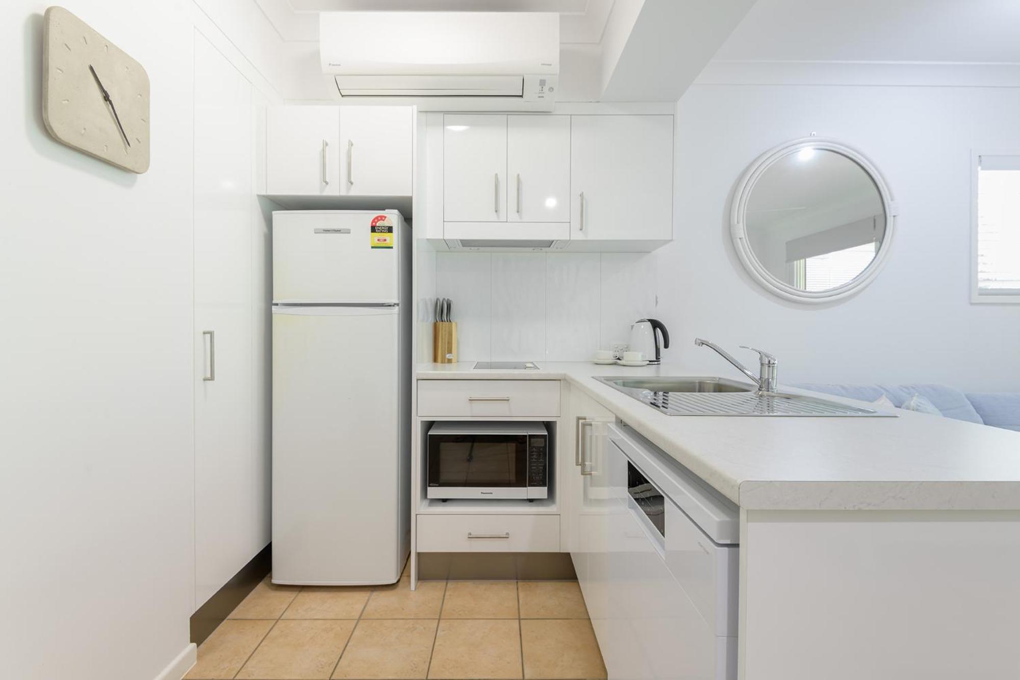 - Adults Only Oasis 4*