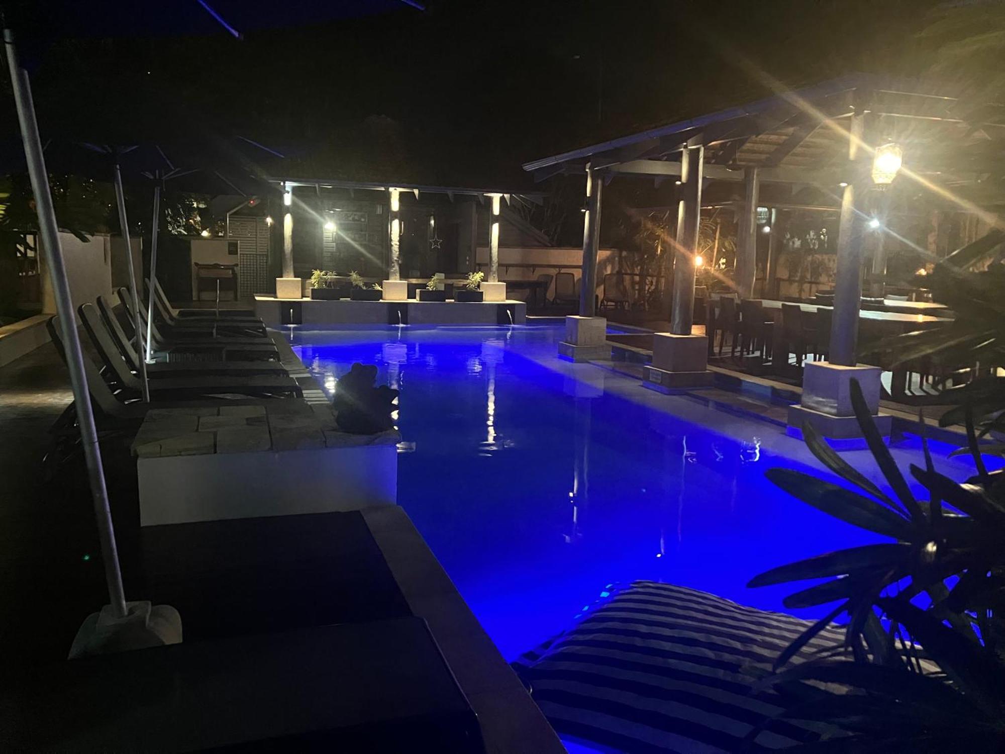 Hibiscus 10 ~ Fabulous Location