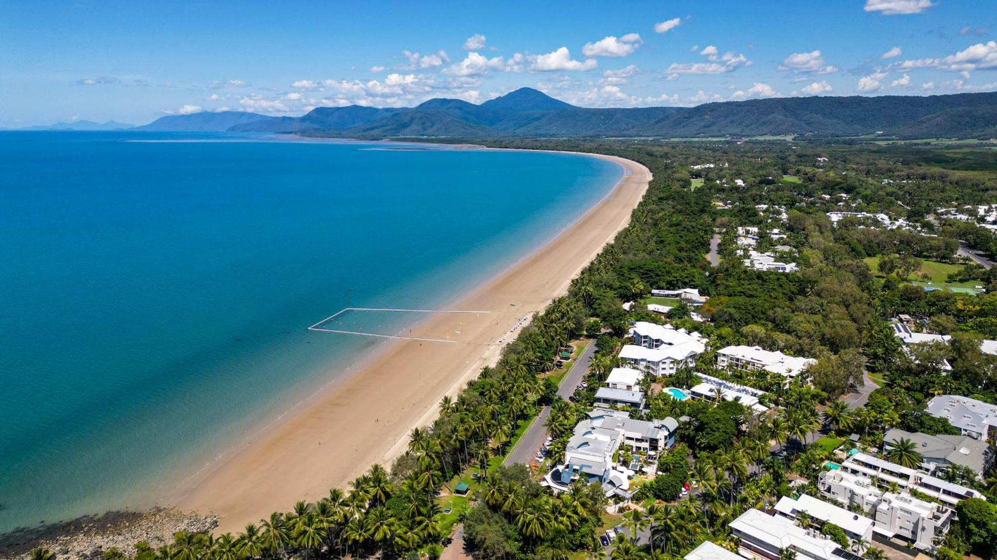 Resort-style Swim Out - A Poolside Oasis Port Douglas