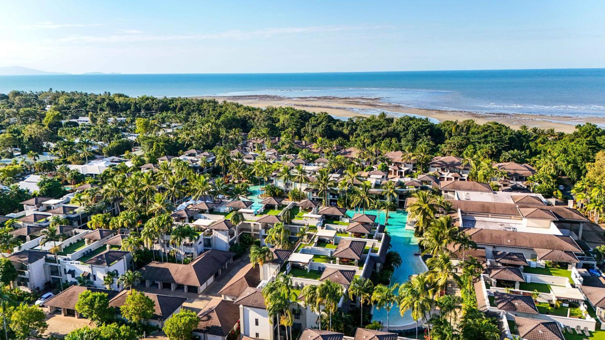 Resort-style Swim Out - A Poolside Oasis Port Douglas