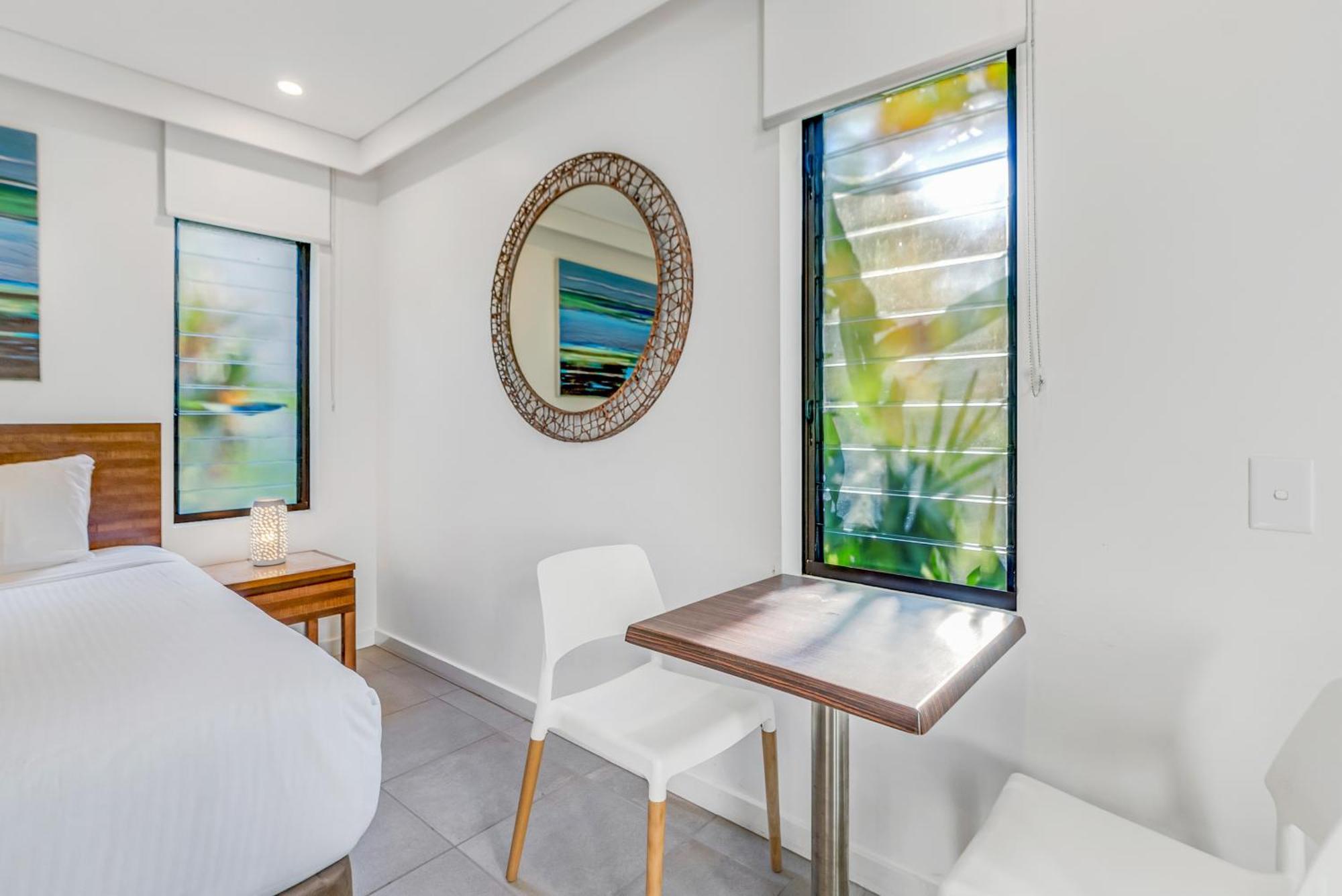 Apartment Resort-style Swim Out - A Poolside Oasis