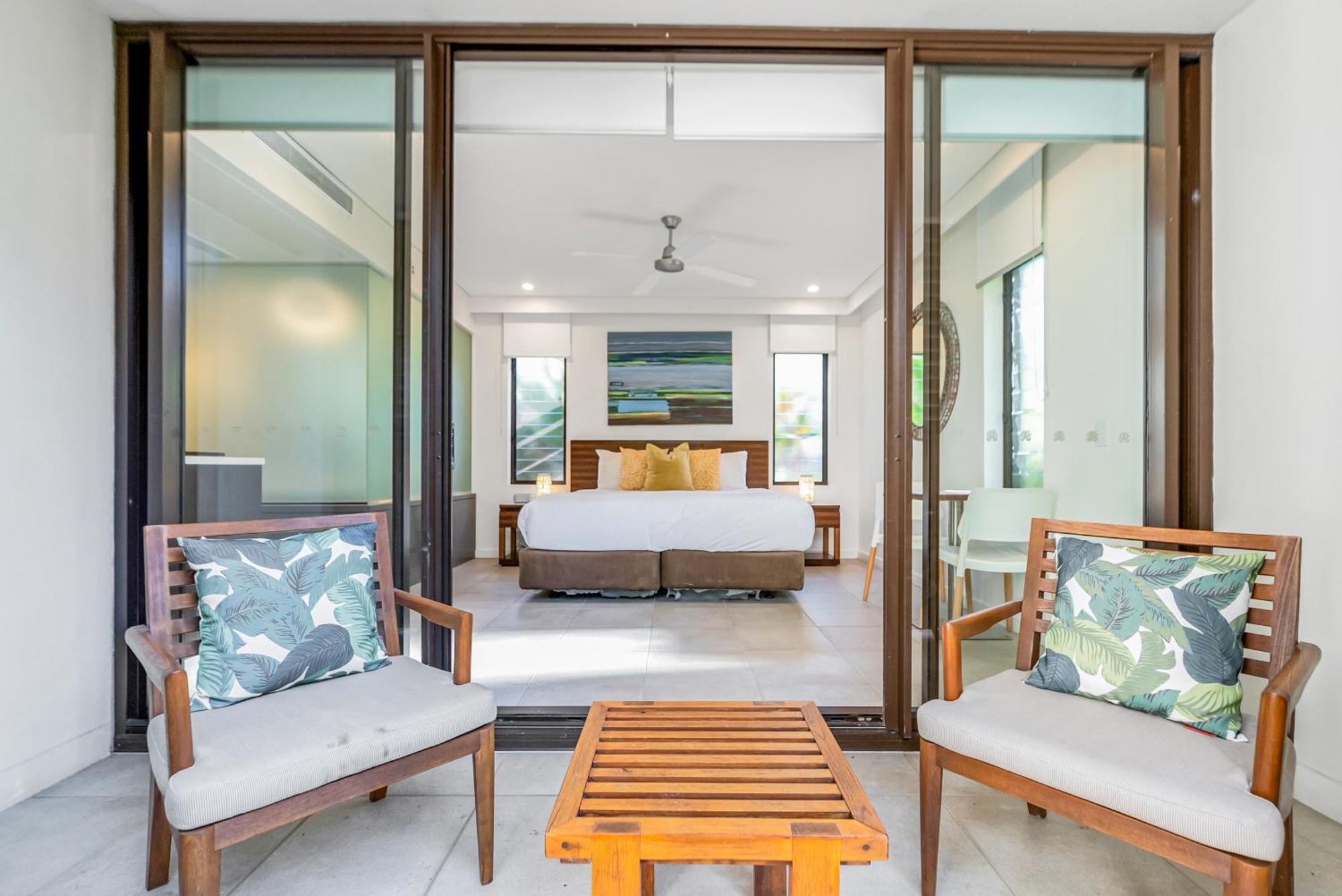 Resort-style Swim Out - A Poolside Oasis *