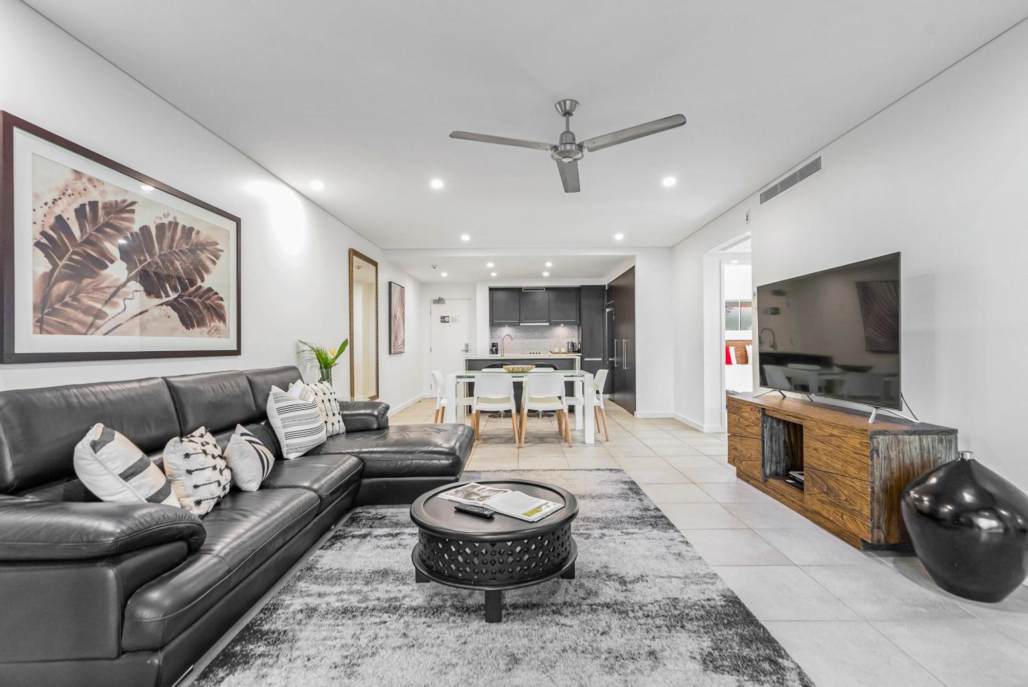 Resort-style Swim Out - A Poolside Oasis Port Douglas