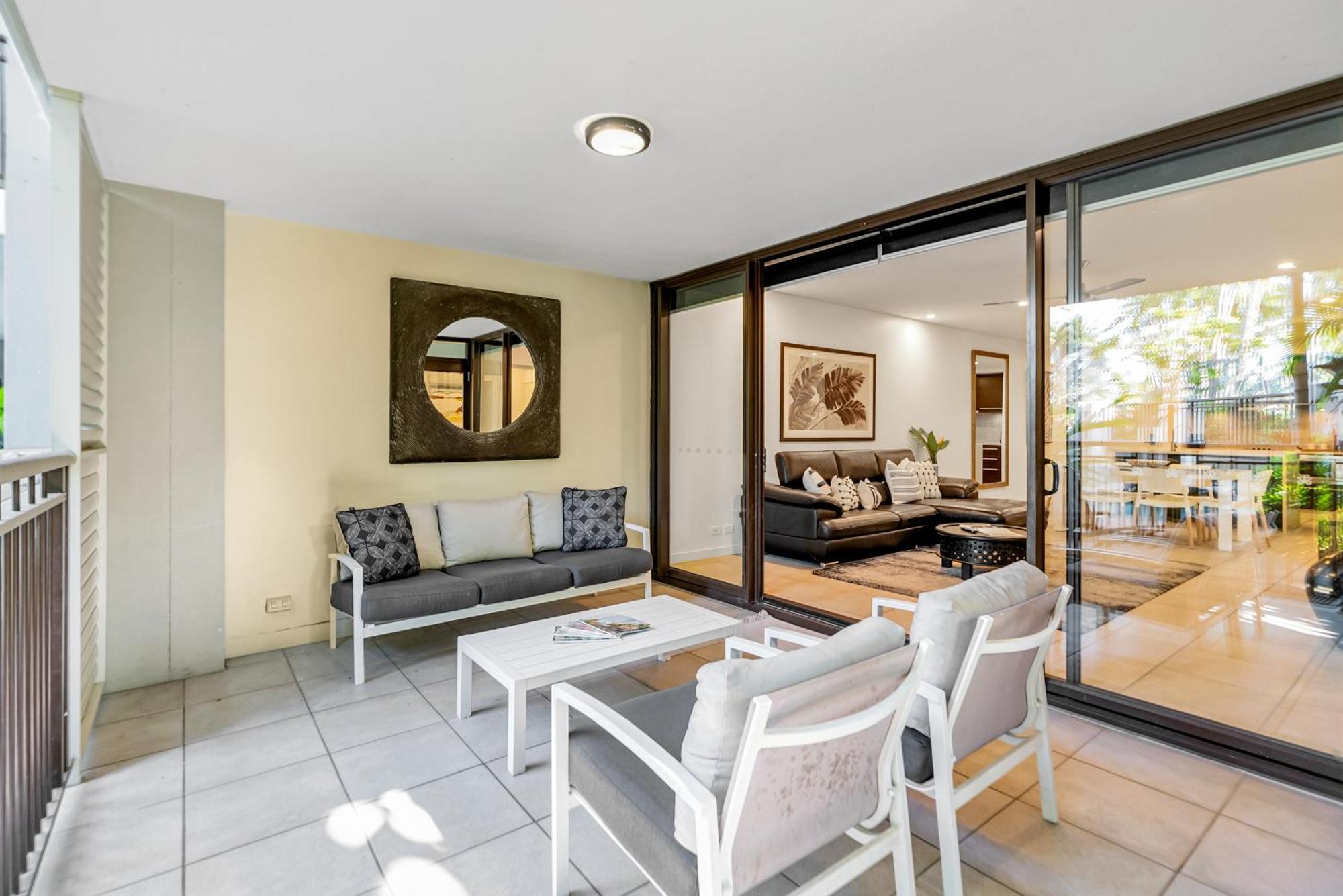 Resort-style Swim Out - A Poolside Oasis Apartment Port Douglas