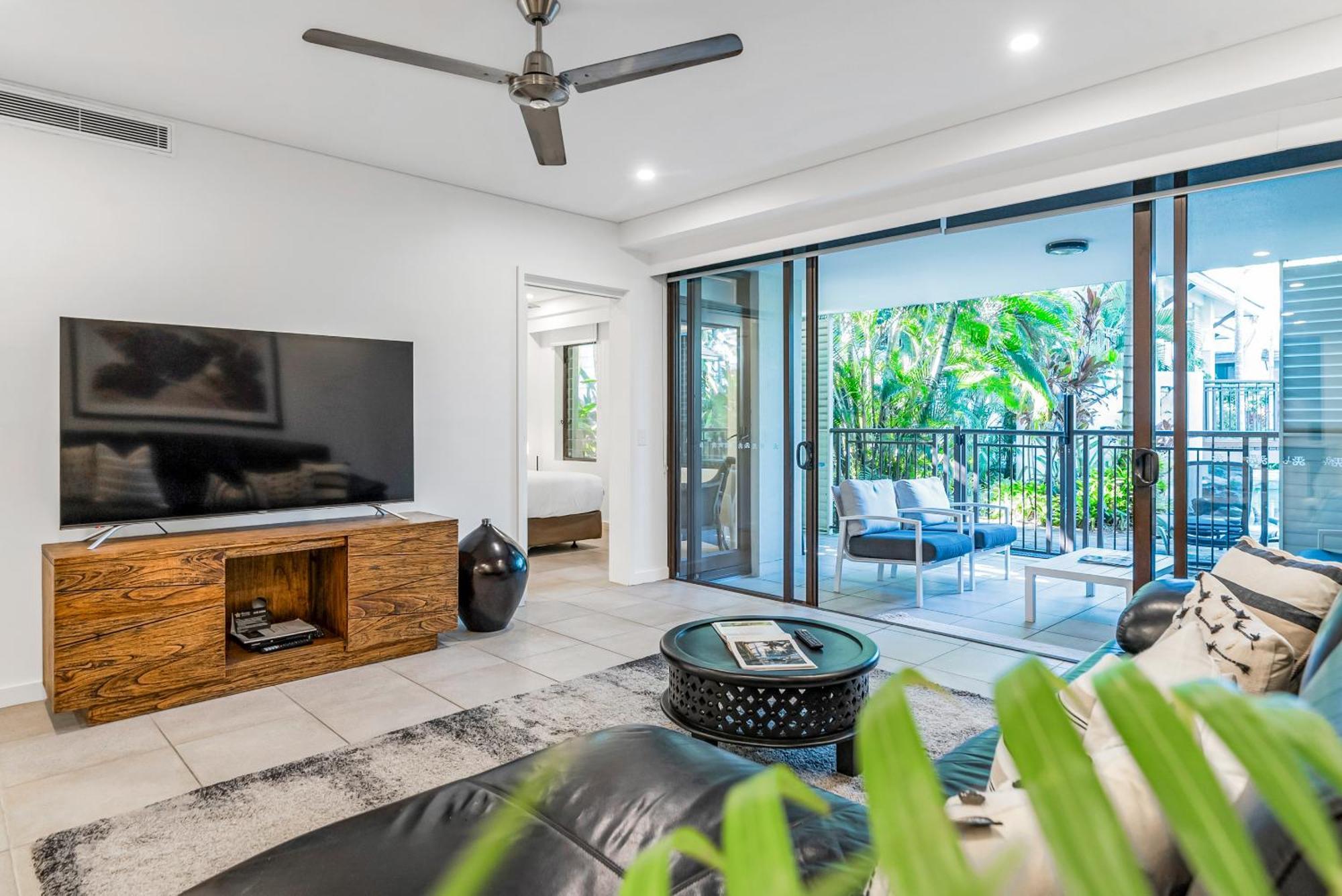 Resort-style Swim Out - A Poolside Oasis Port Douglas