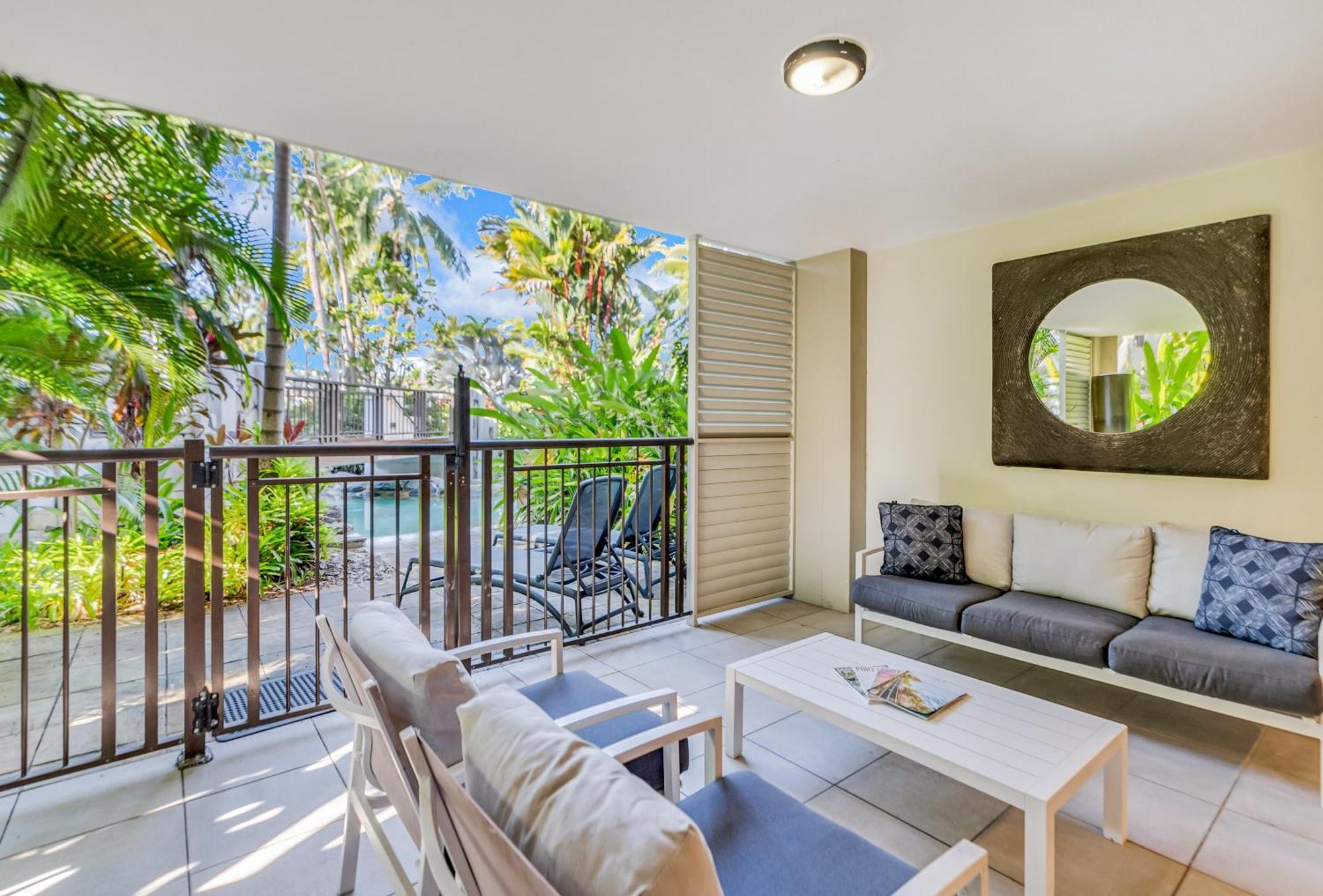 Resort-style Swim Out - A Poolside Oasis