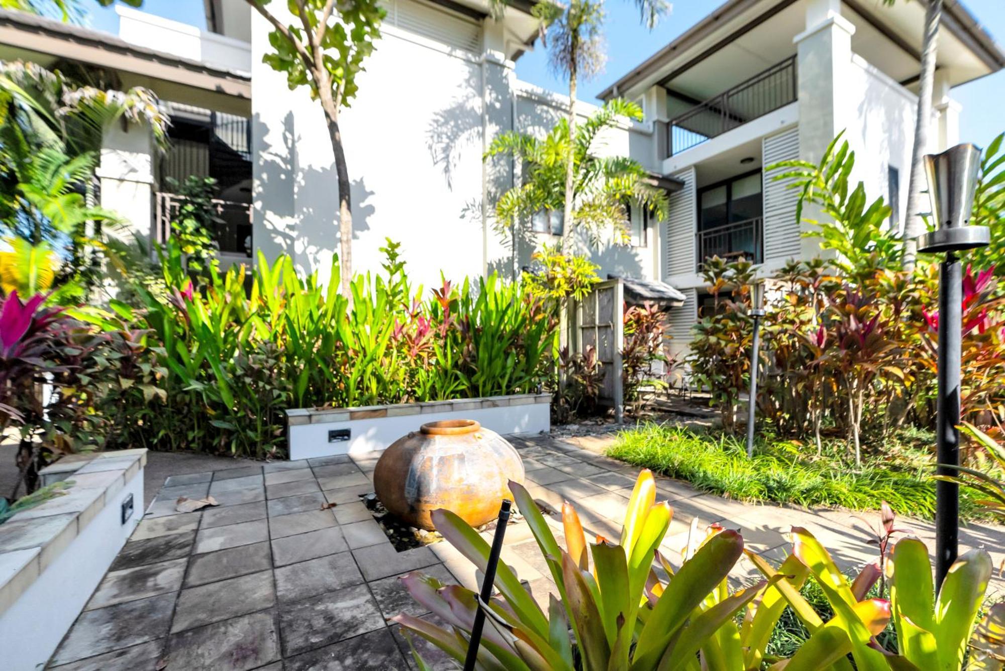 Swim-out Tropical Haven At Temple