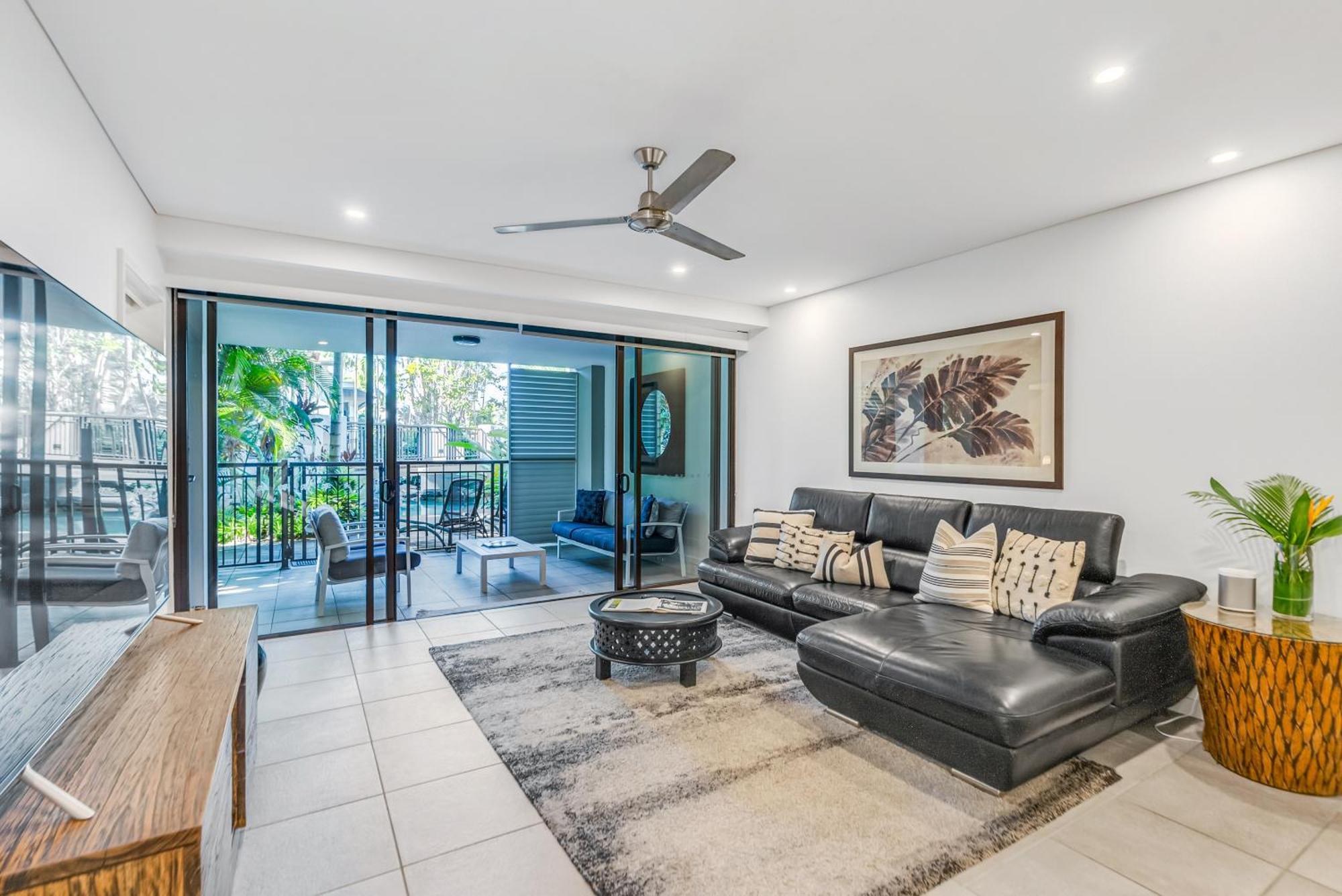 Resort-style Swim Out - A Poolside Oasis Apartment Port Douglas