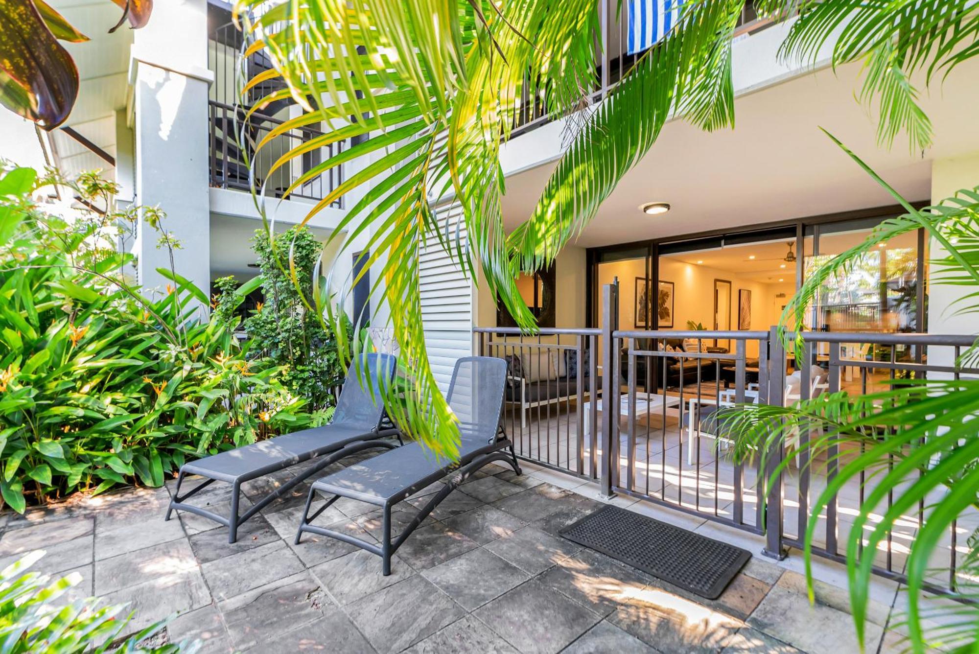 Resort-style Swim Out - A Poolside Oasis Port Douglas