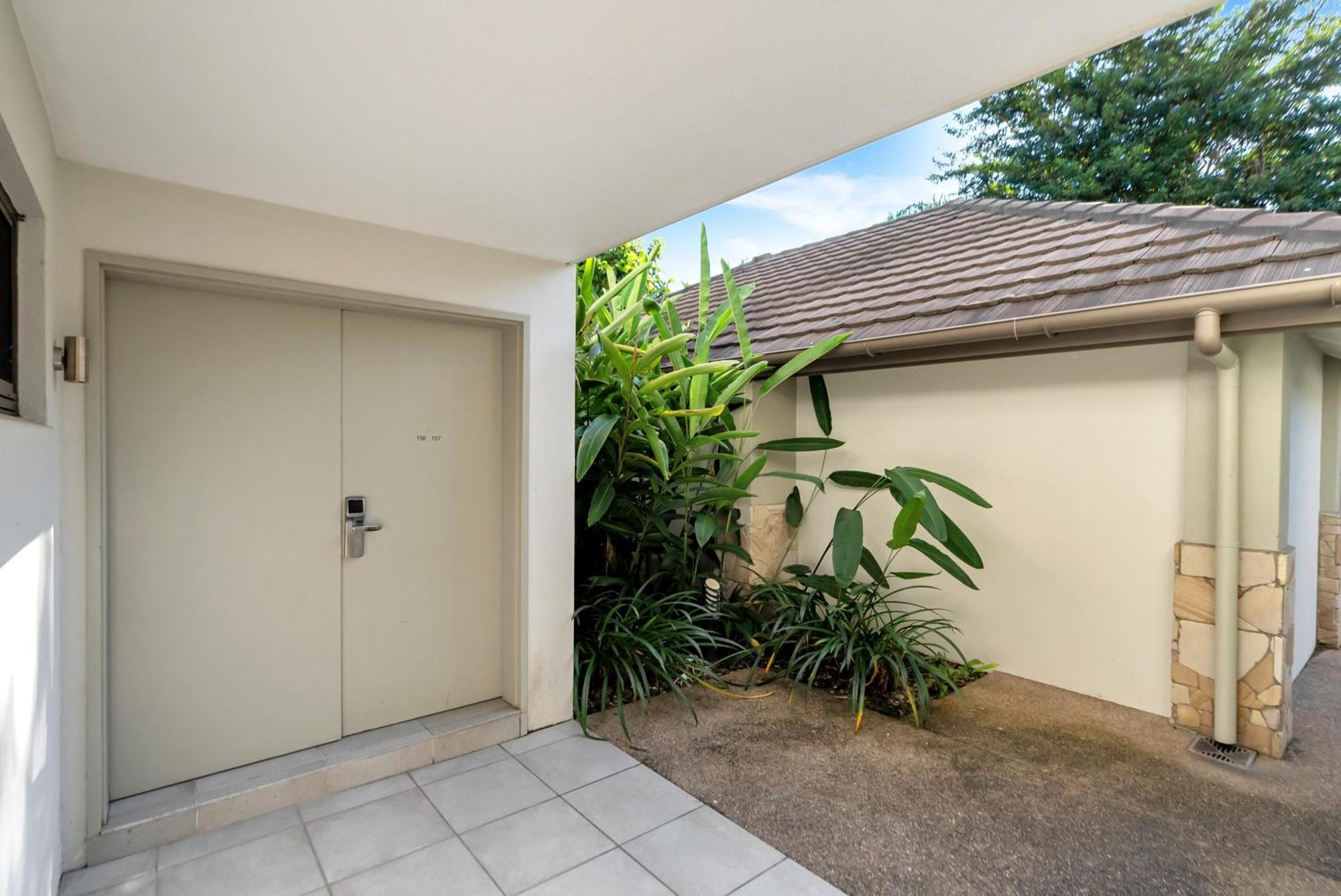Swim-out Tropical Haven At Temple Apartment Port Douglas
