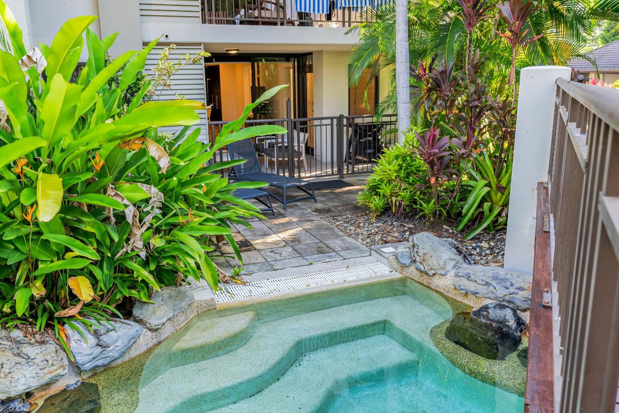 Resort-style Swim Out - A Poolside Oasis Apartment *