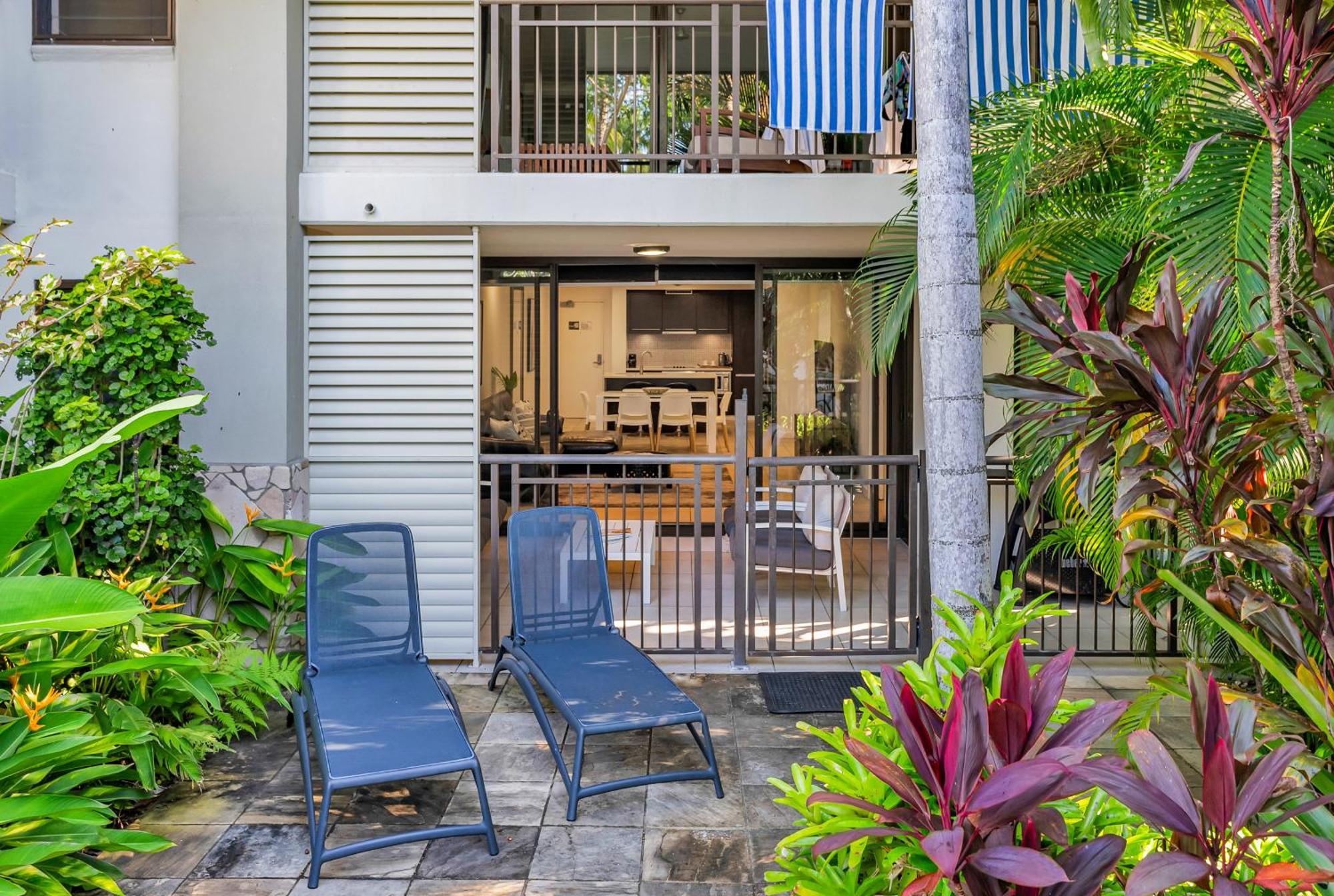 Resort-style Swim Out - A Poolside Oasis *