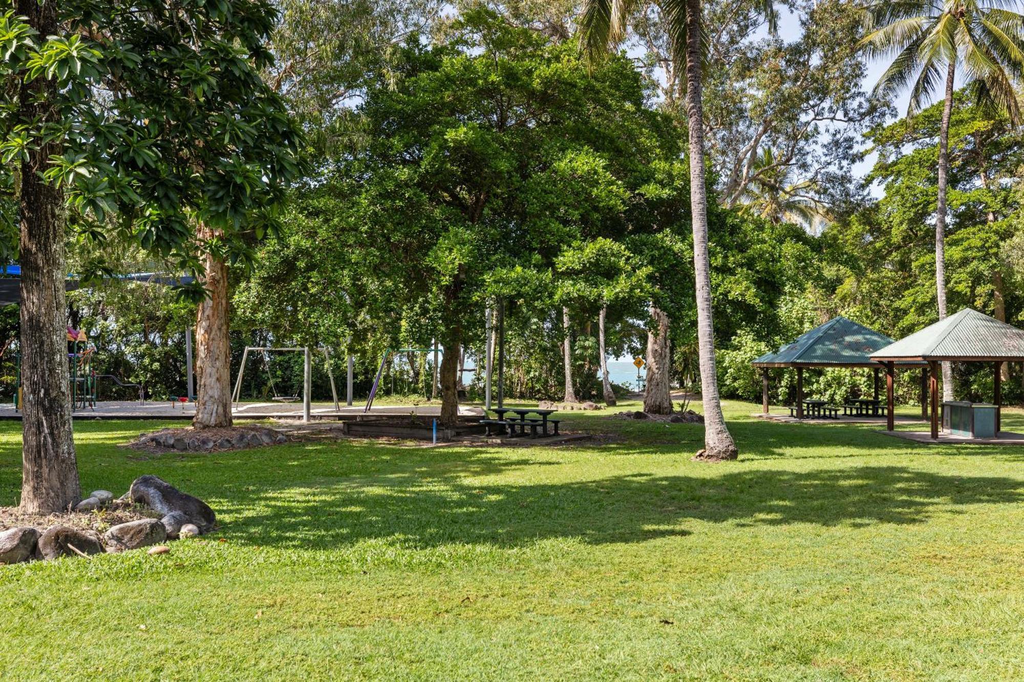 Surya Beachfront Villa Port Douglas
