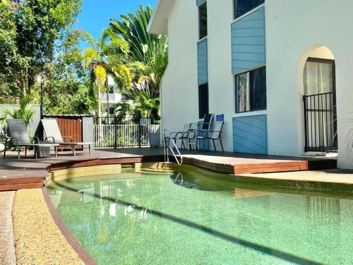 1 Min Walk From, Beach And Town - Beachcomber Apartment Port Douglas