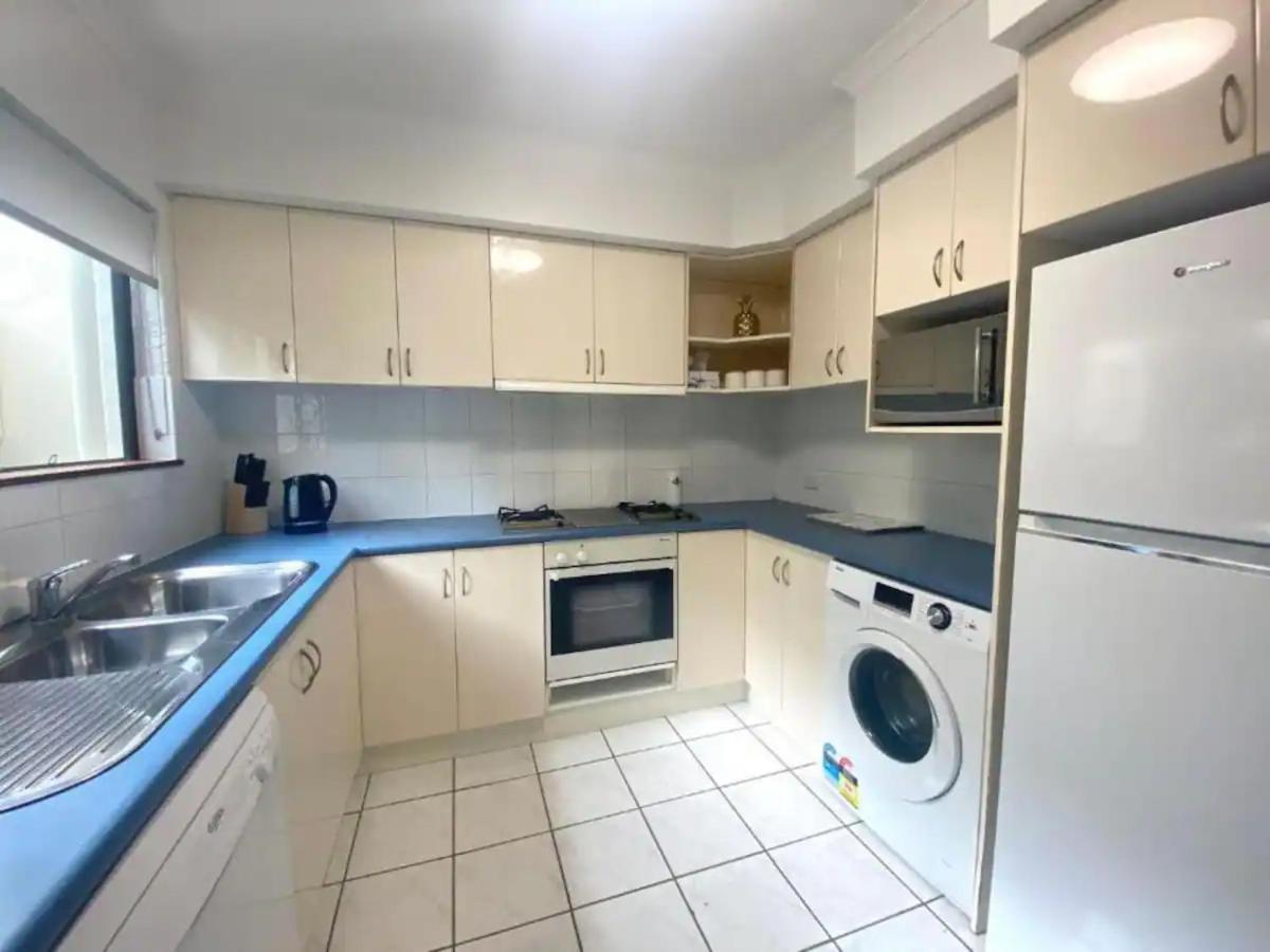 1 Min Walk From, Beach And Town - Beachcomber * Port Douglas