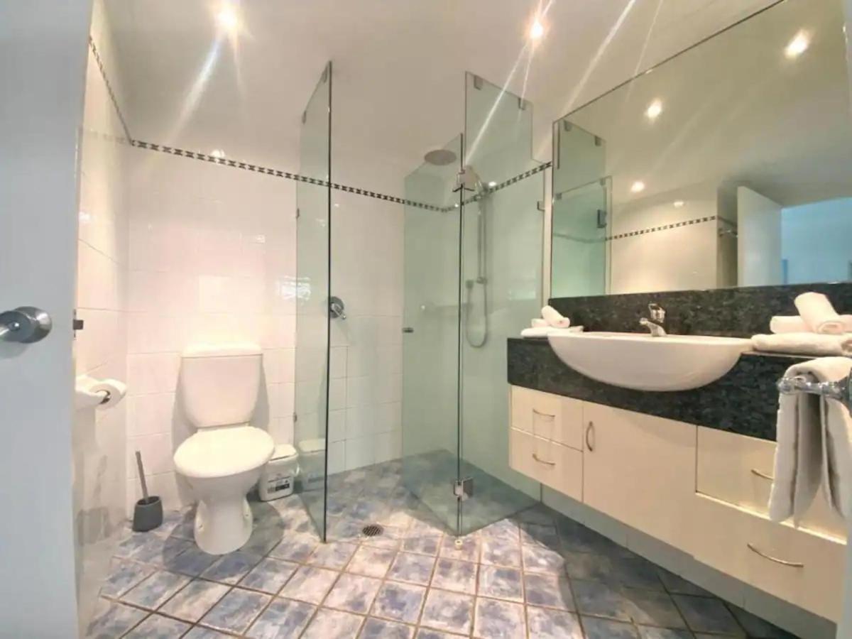 1 Min Walk From, Beach And Town - Beachcomber Apartment