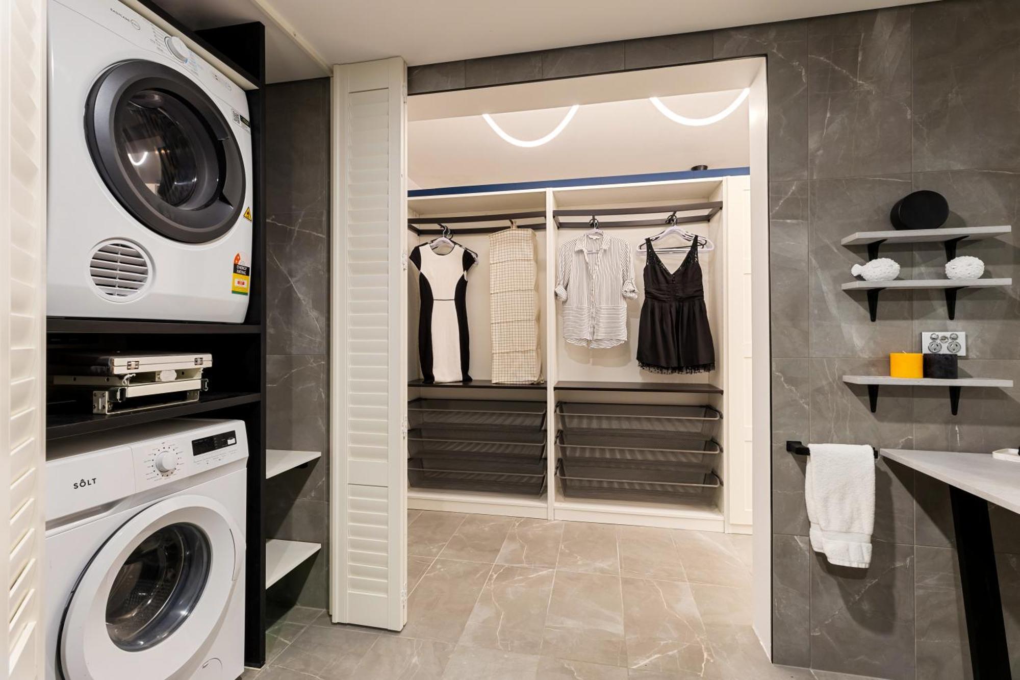 Ultra Modern In Club Tropical Apartment *