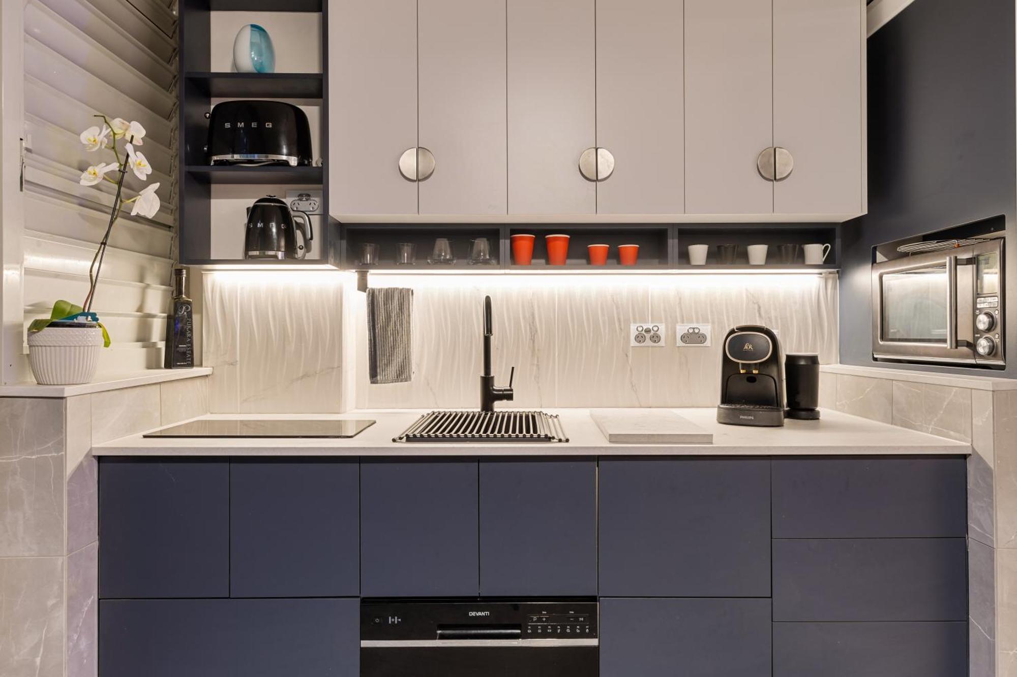 Ultra Modern In Club Tropical Apartment *