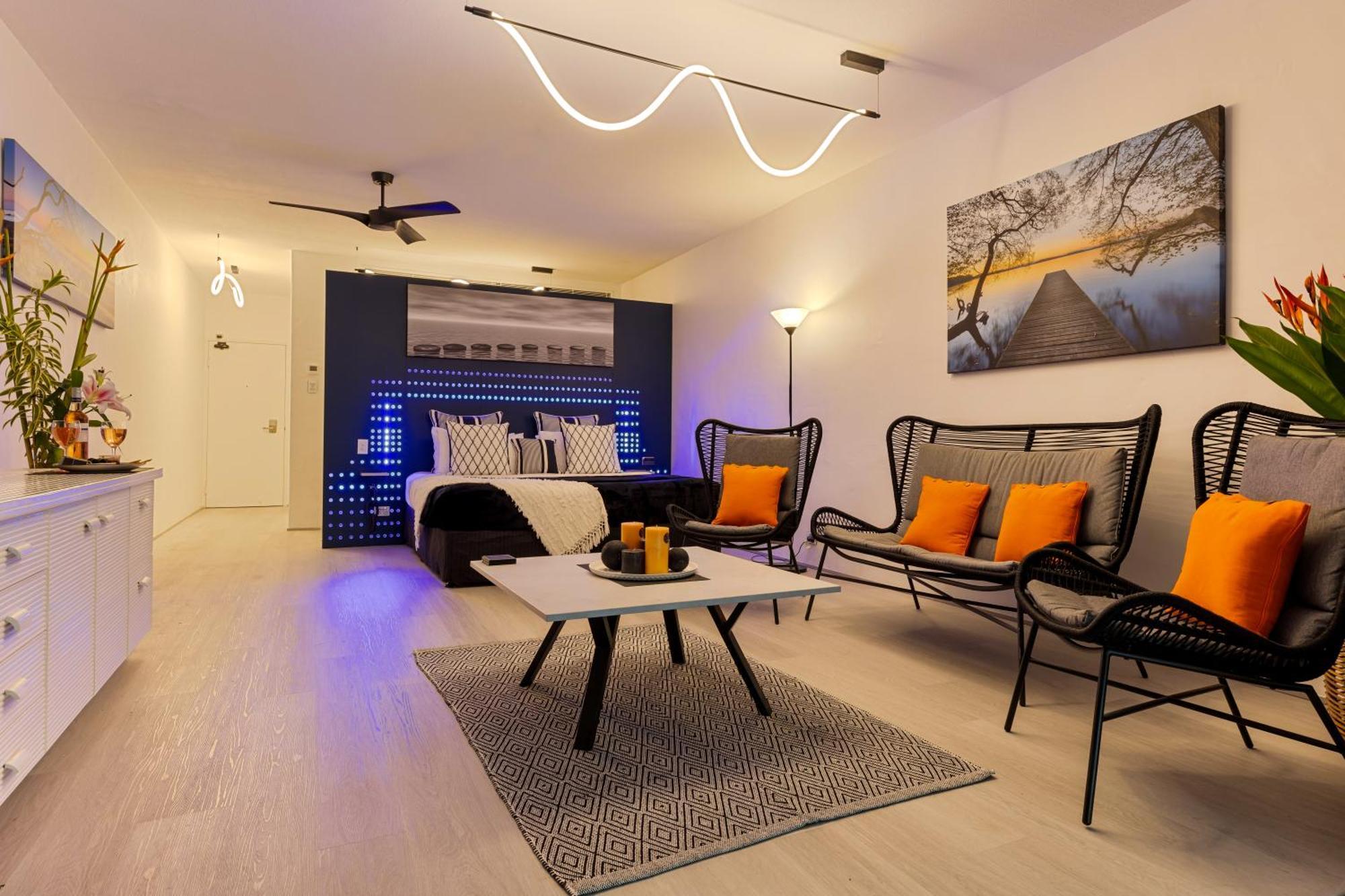 Ultra Modern In Club Tropical Apartment *
