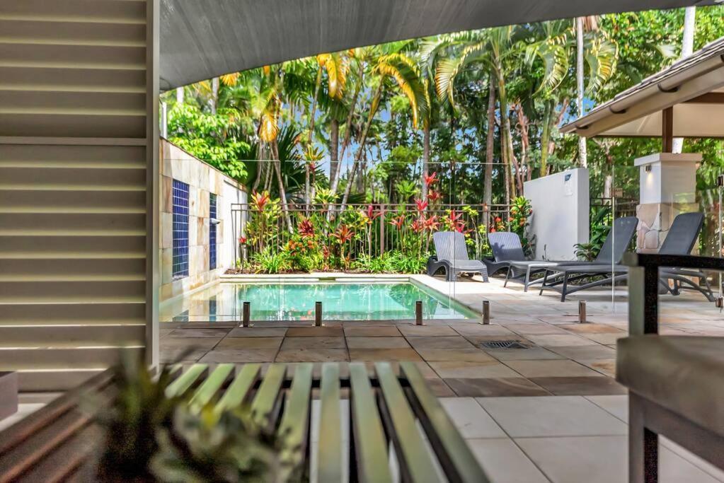 Fresco Tropical: Private Pool Haven By Golf Course Apartment *