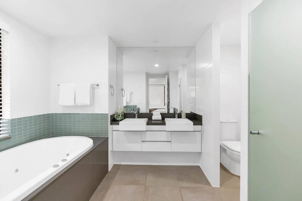 Fresco Tropical: Private Pool Haven By Golf Course Apartment