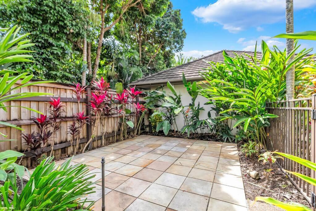 Fresco Tropical: Private Pool Haven By Golf Course Apartment *