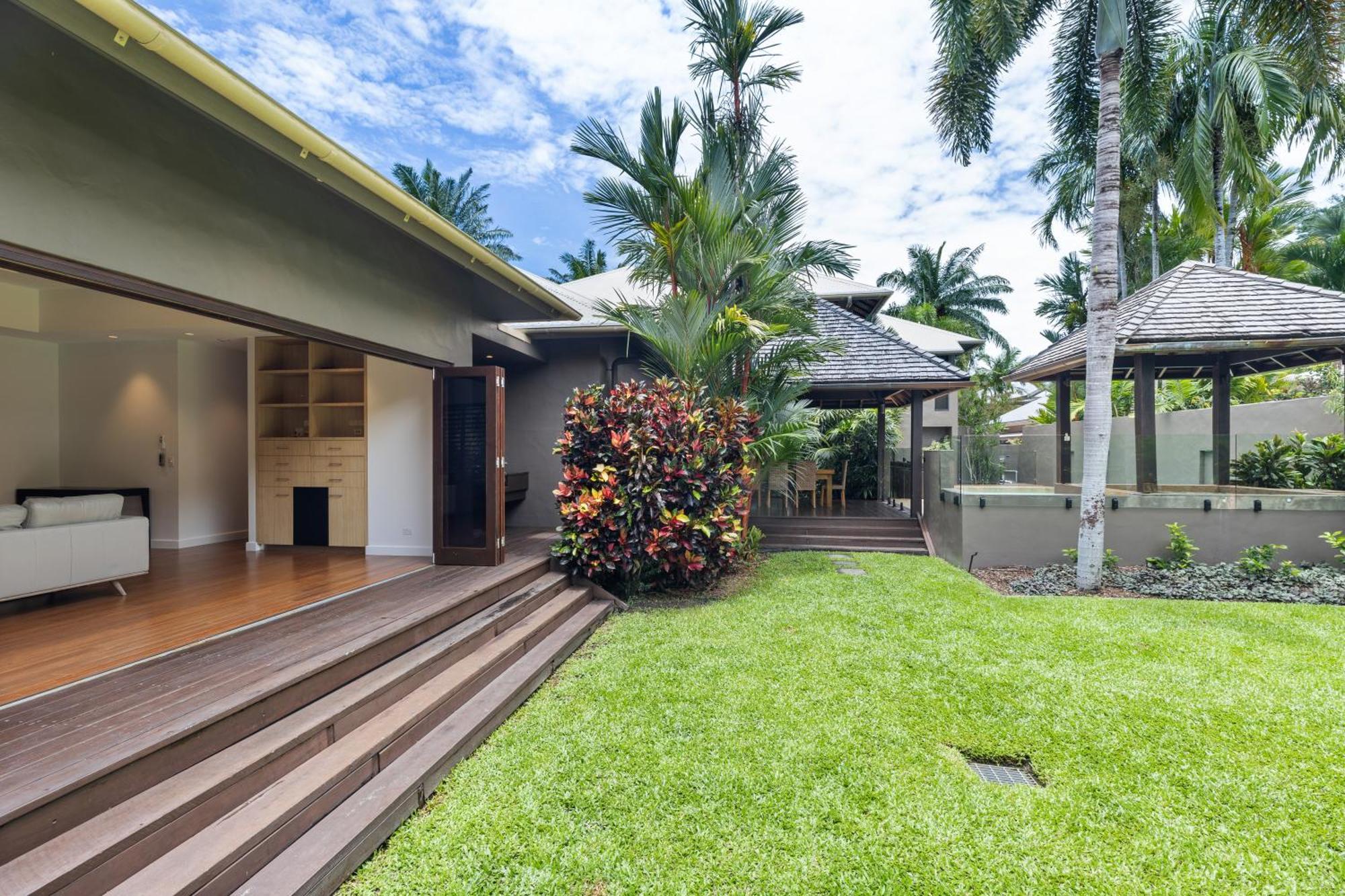The Bali House - Beachfront Mirage Holiday home *