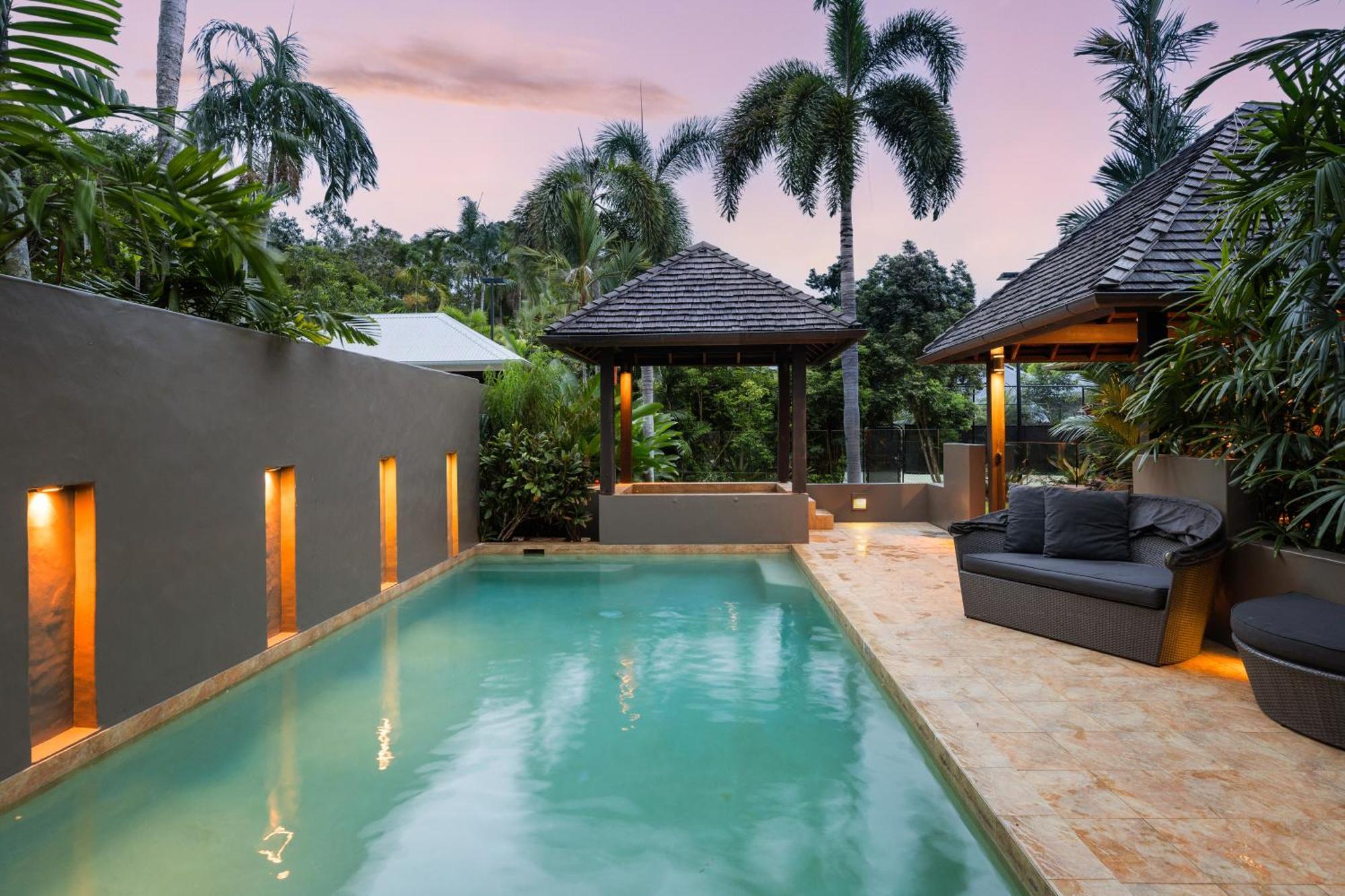 Holiday home The Bali House - Beachfront Mirage