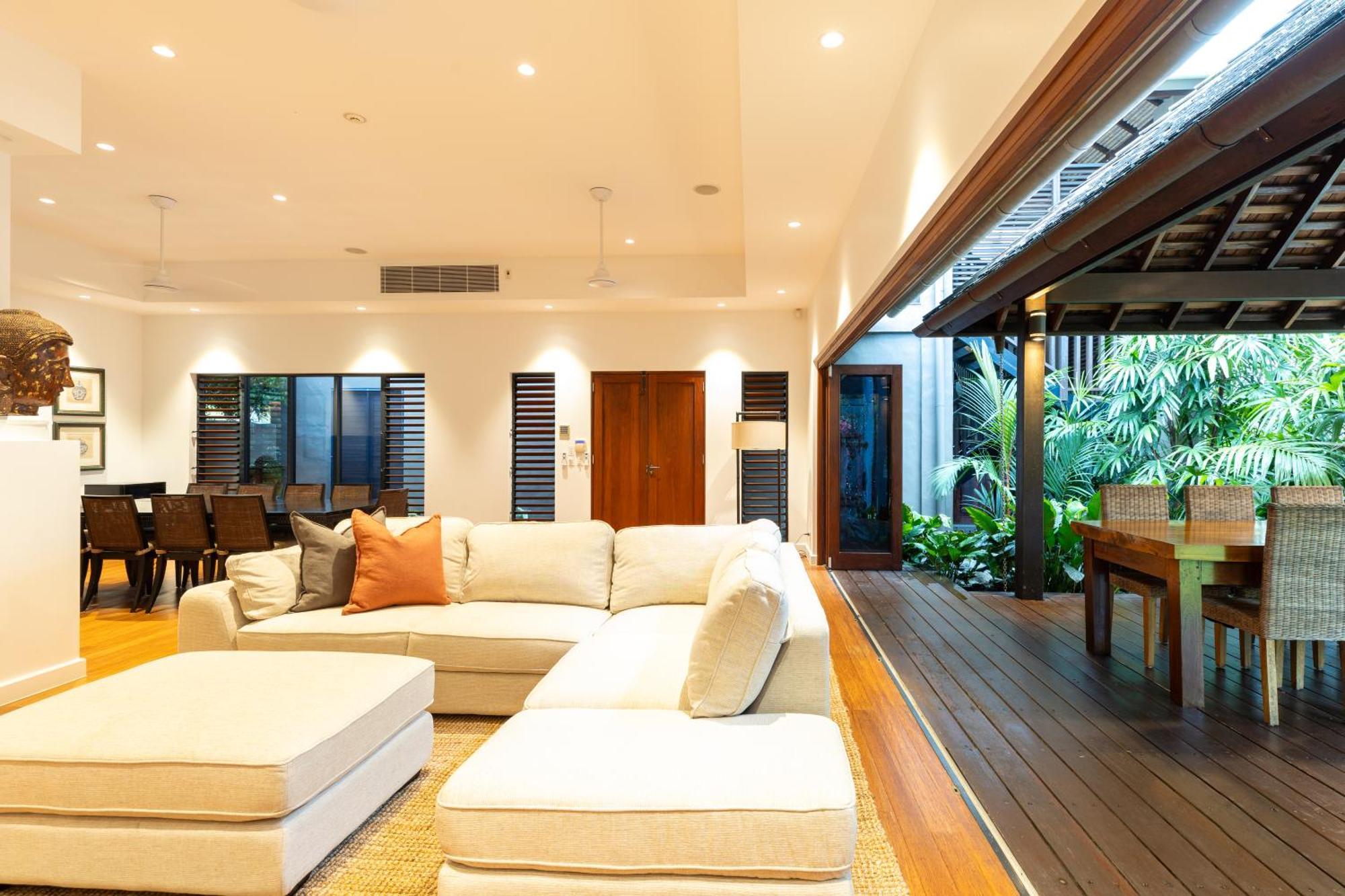 The Bali House - Beachfront Mirage Port Douglas