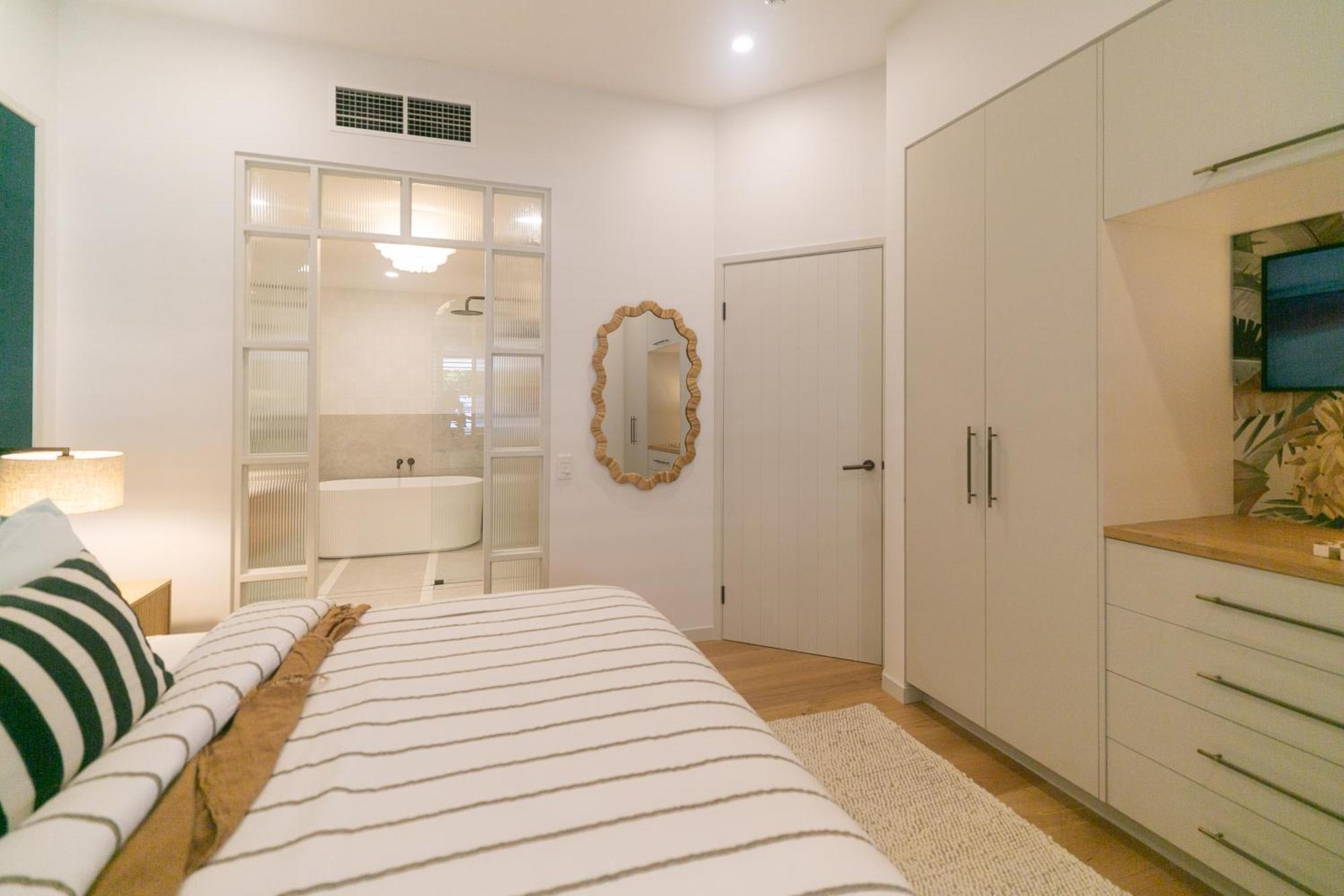 Monsoon Luxury * Port Douglas
