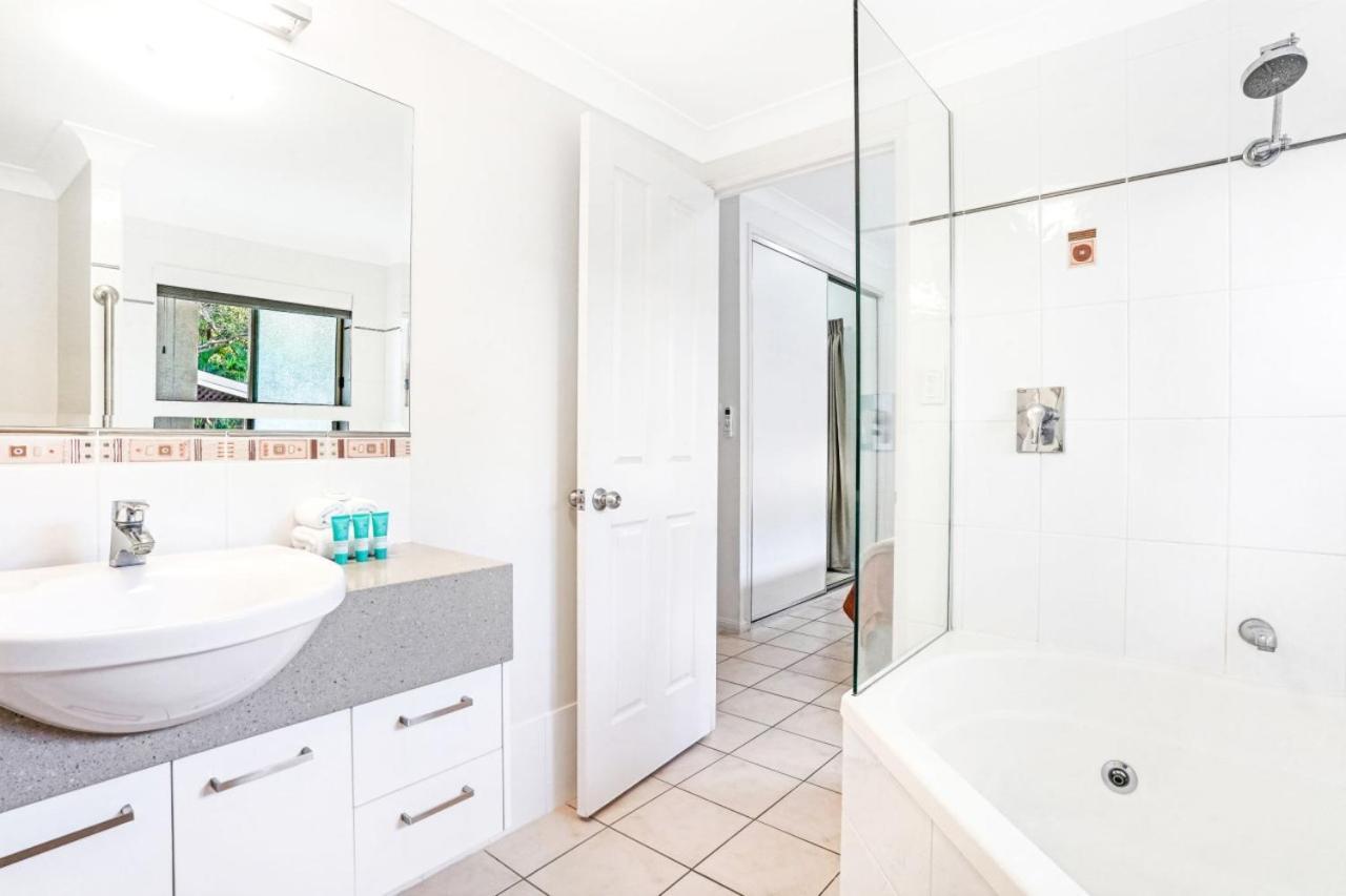 12 Plaza Apartment