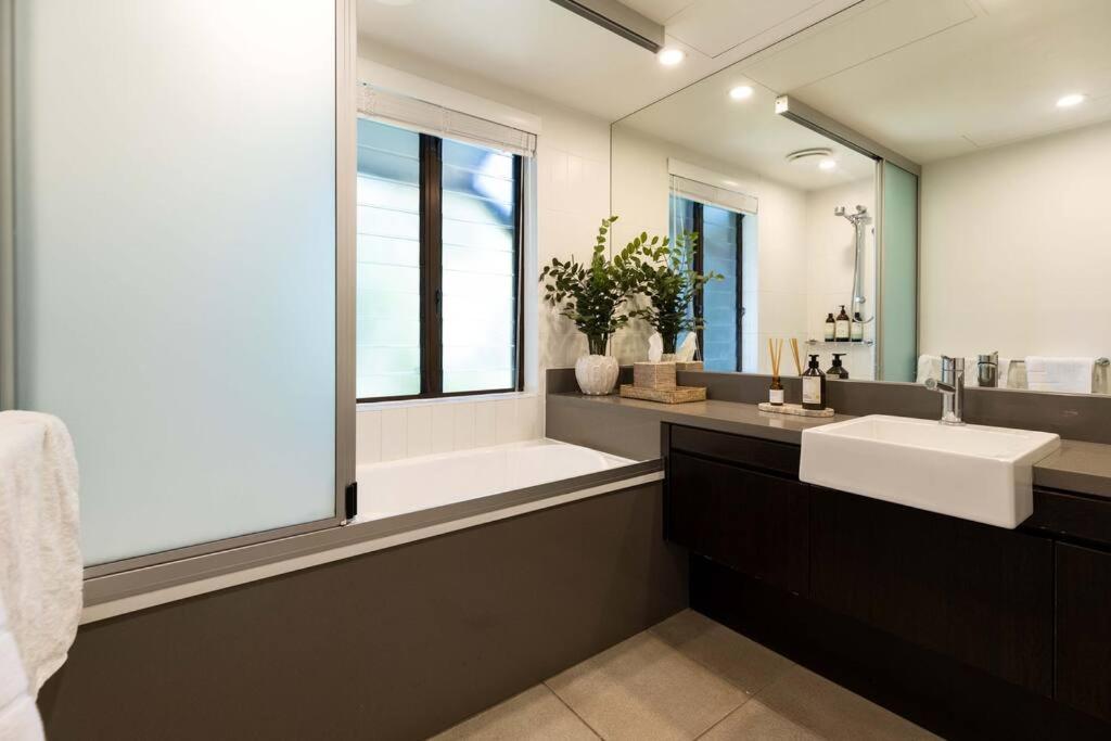 Luxury Beachside 3 Bedroom Sea Temple With Private Roof Terrace Apartment Port Douglas