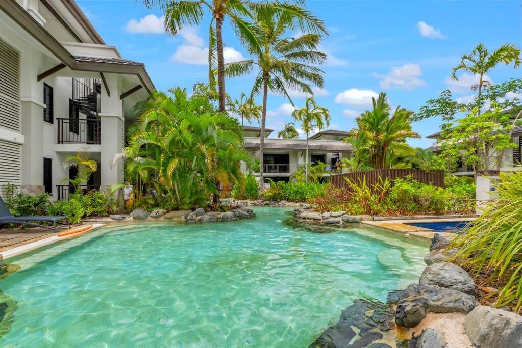 Luxury Beachside 3 Bedroom Sea Temple With Private Roof Terrace * Port Douglas