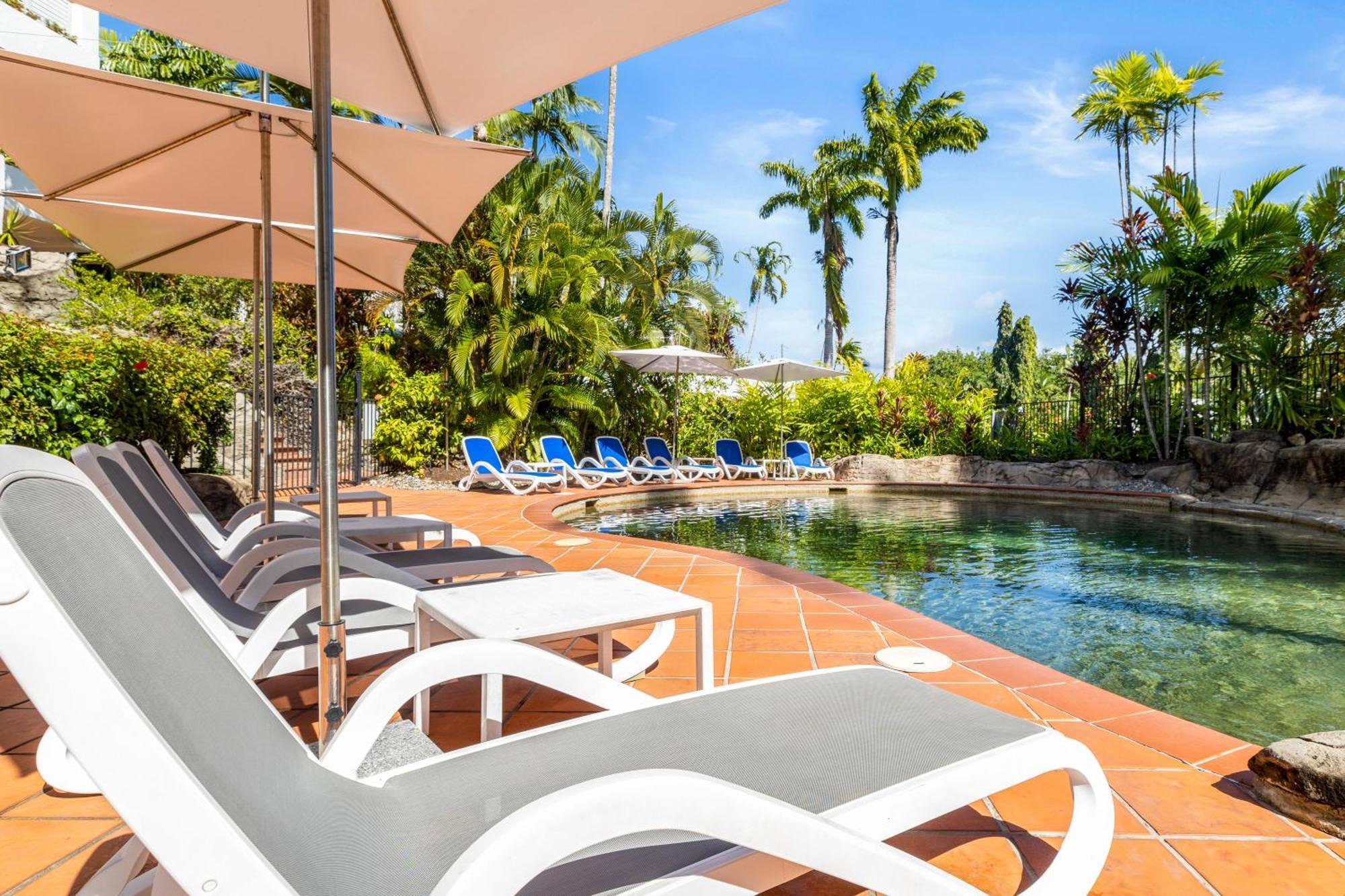 Ultra Modern In Club Tropical